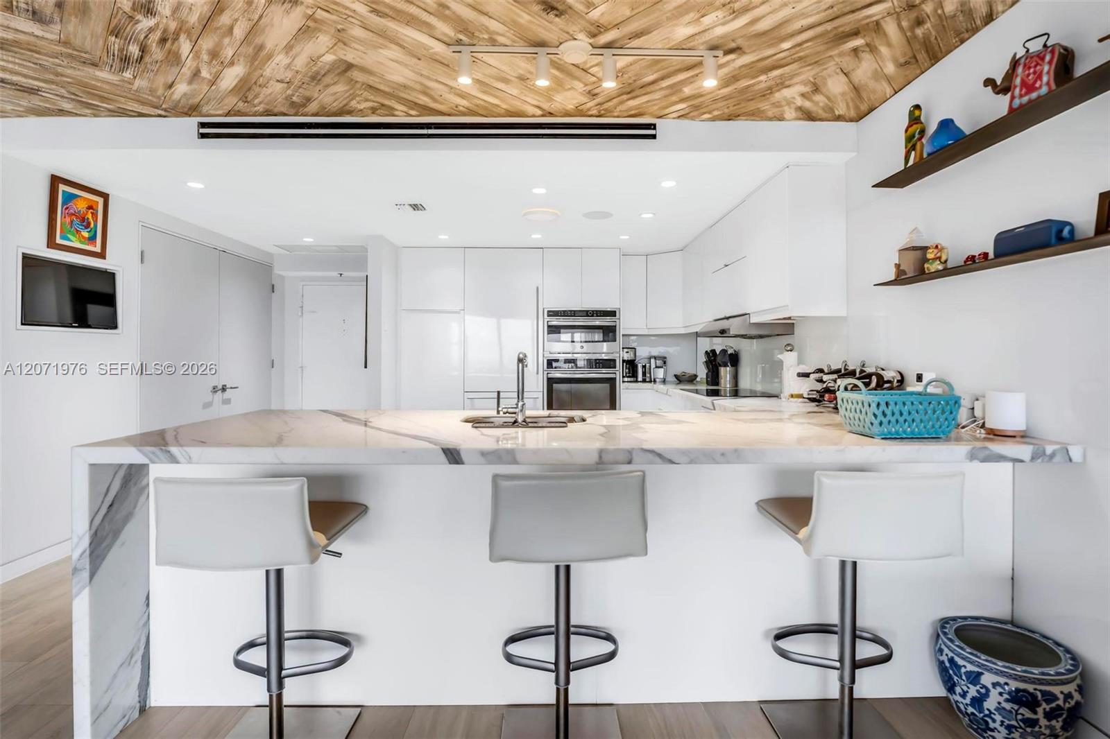5600 Collins Ave # 11S
