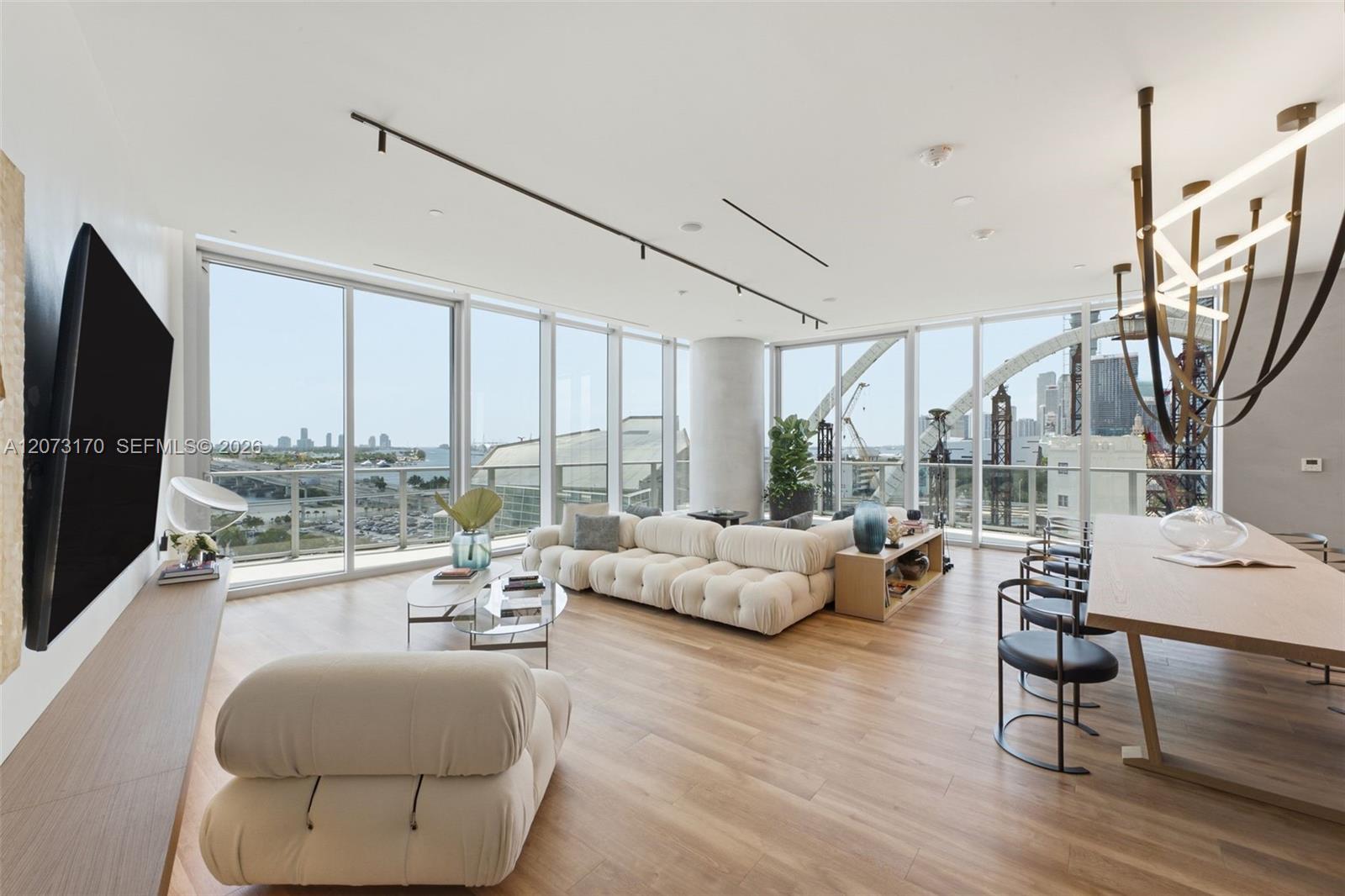 1400 Biscayne # 202
