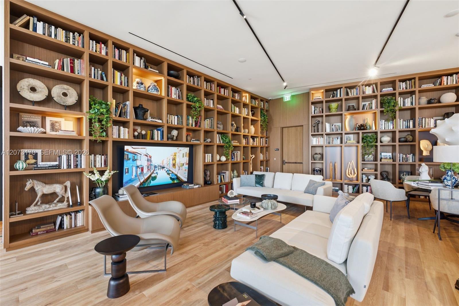 1400 Biscayne # 202