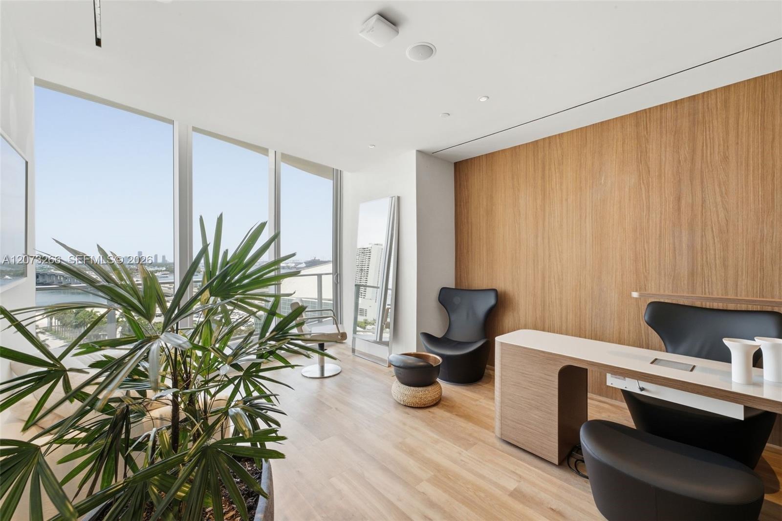 1400 Biscayne # 202