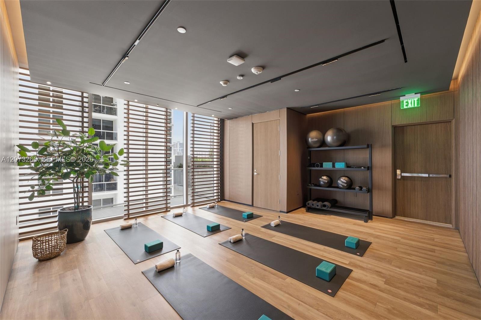 1400 Biscayne # 202