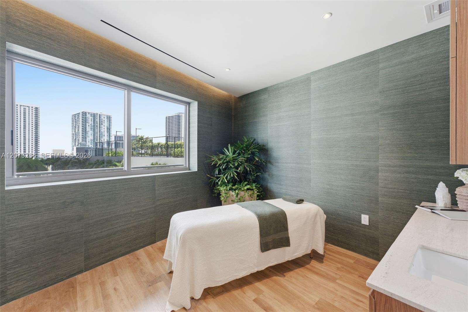 1400 Biscayne # 202