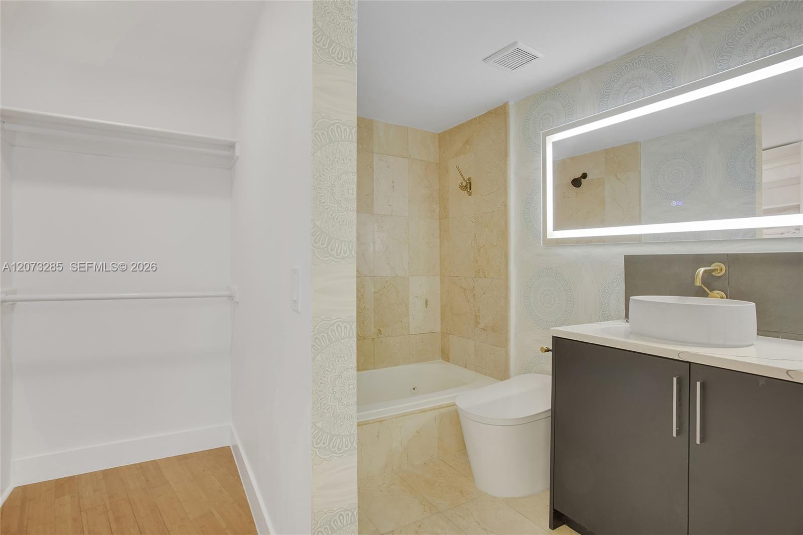 1528 Brickell Ave # 211