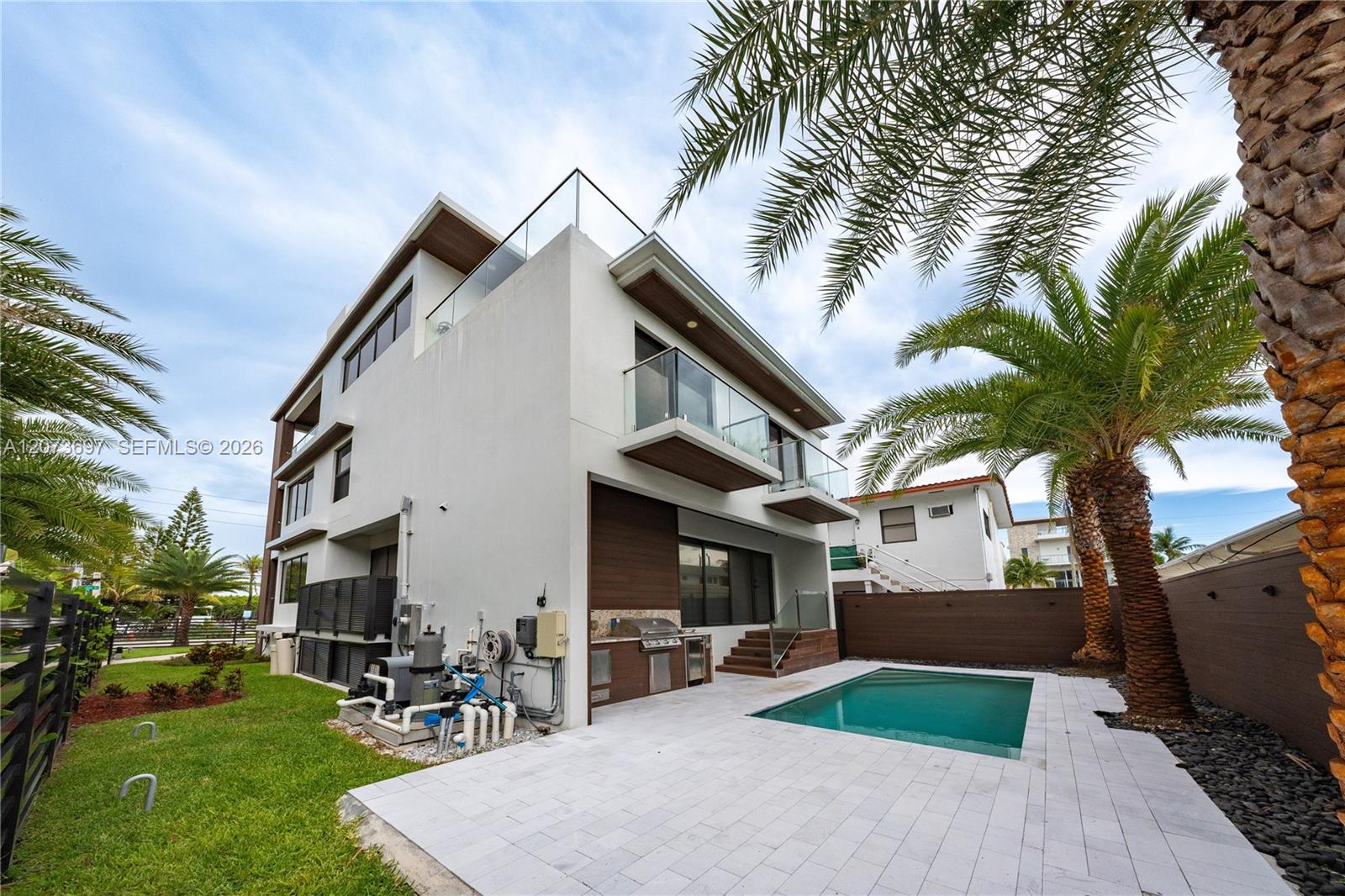 5601 N Ocean Dr