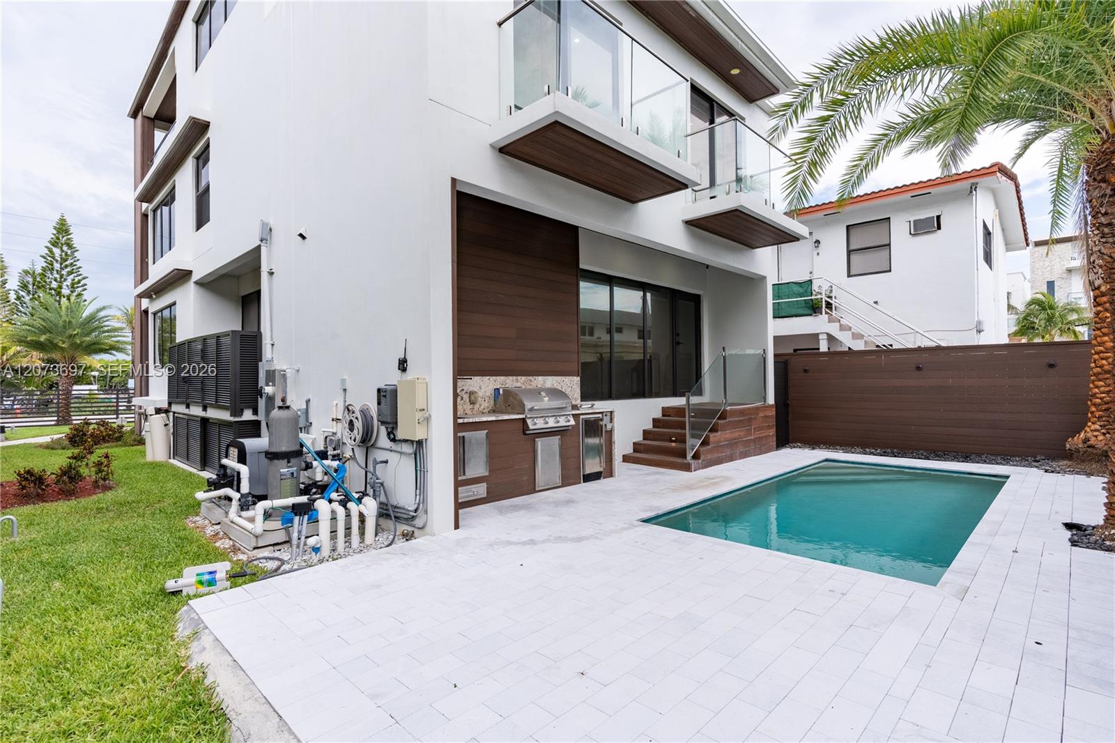 5601 N Ocean Dr