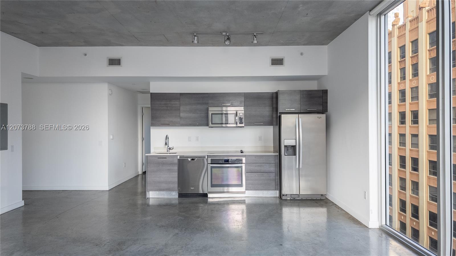 151 SE 1st St # 811
