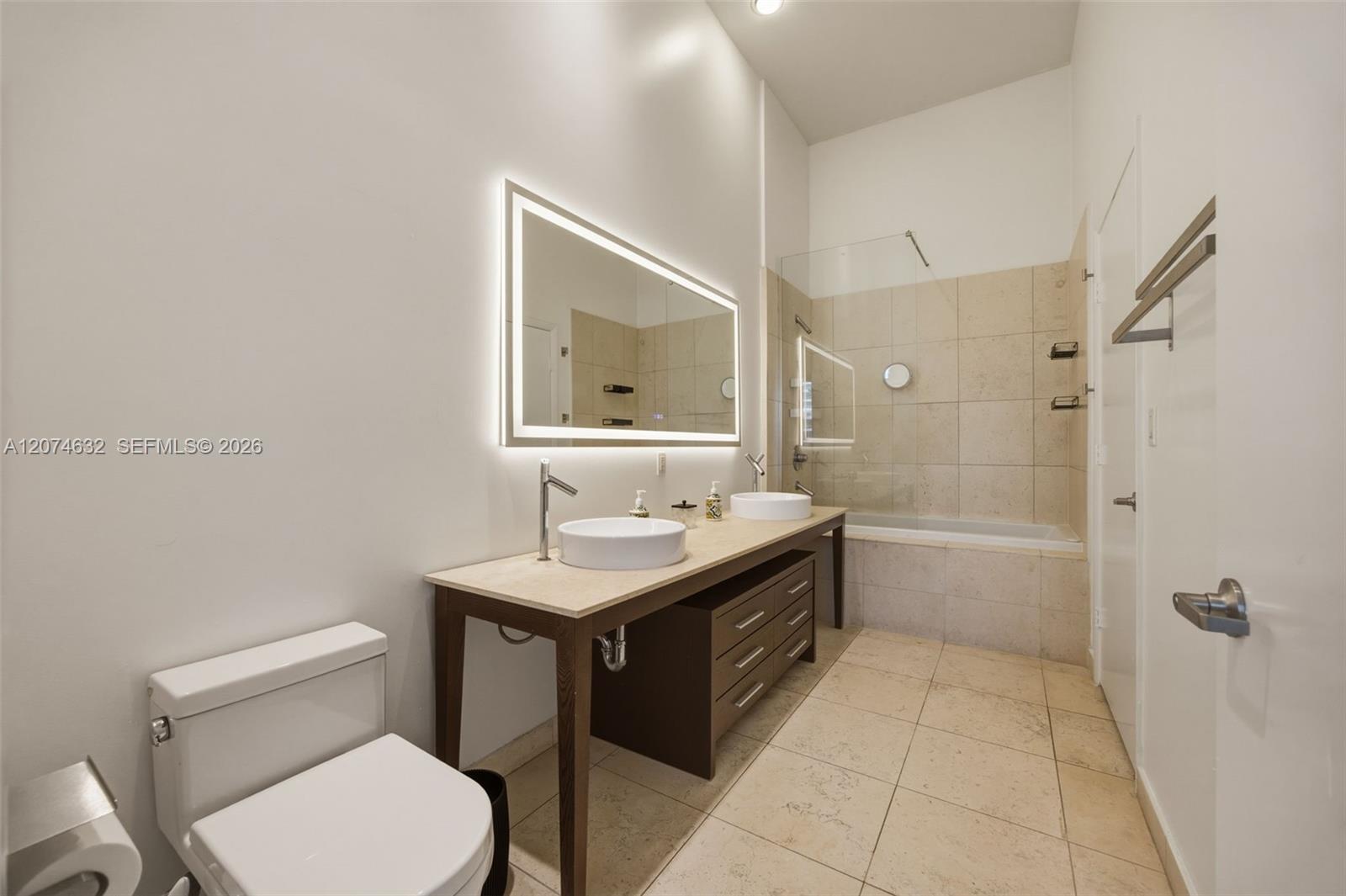 475 Brickell Ave # 1412