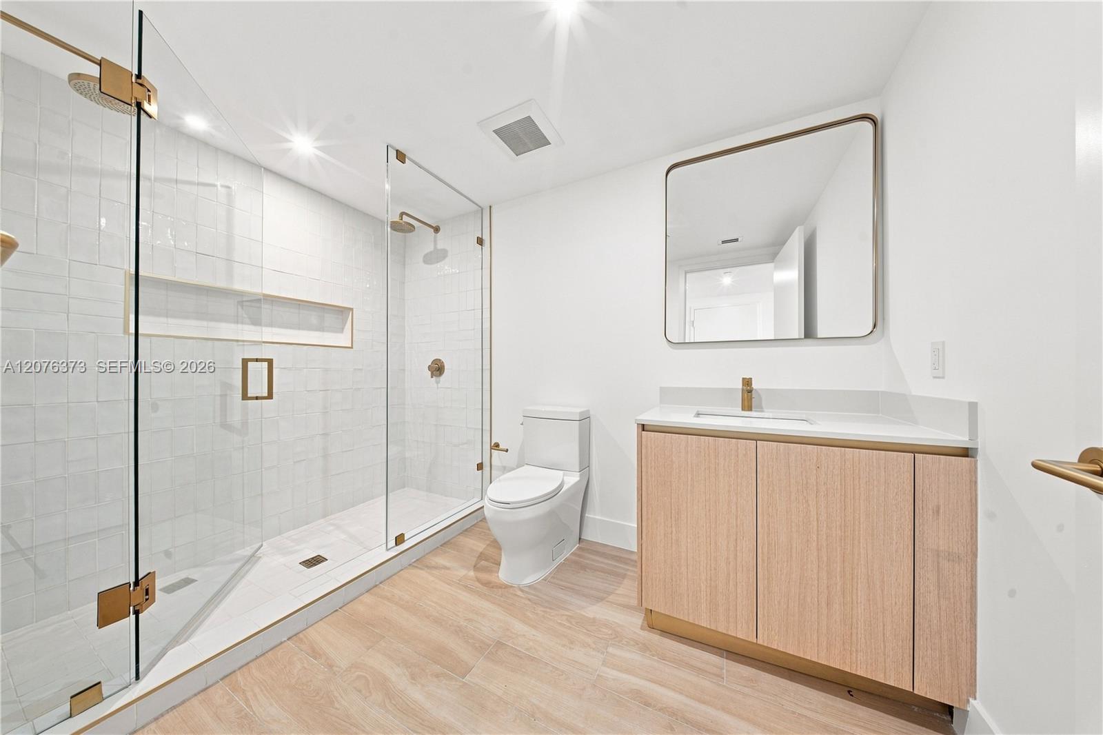 90 NE 32nd St # 1013