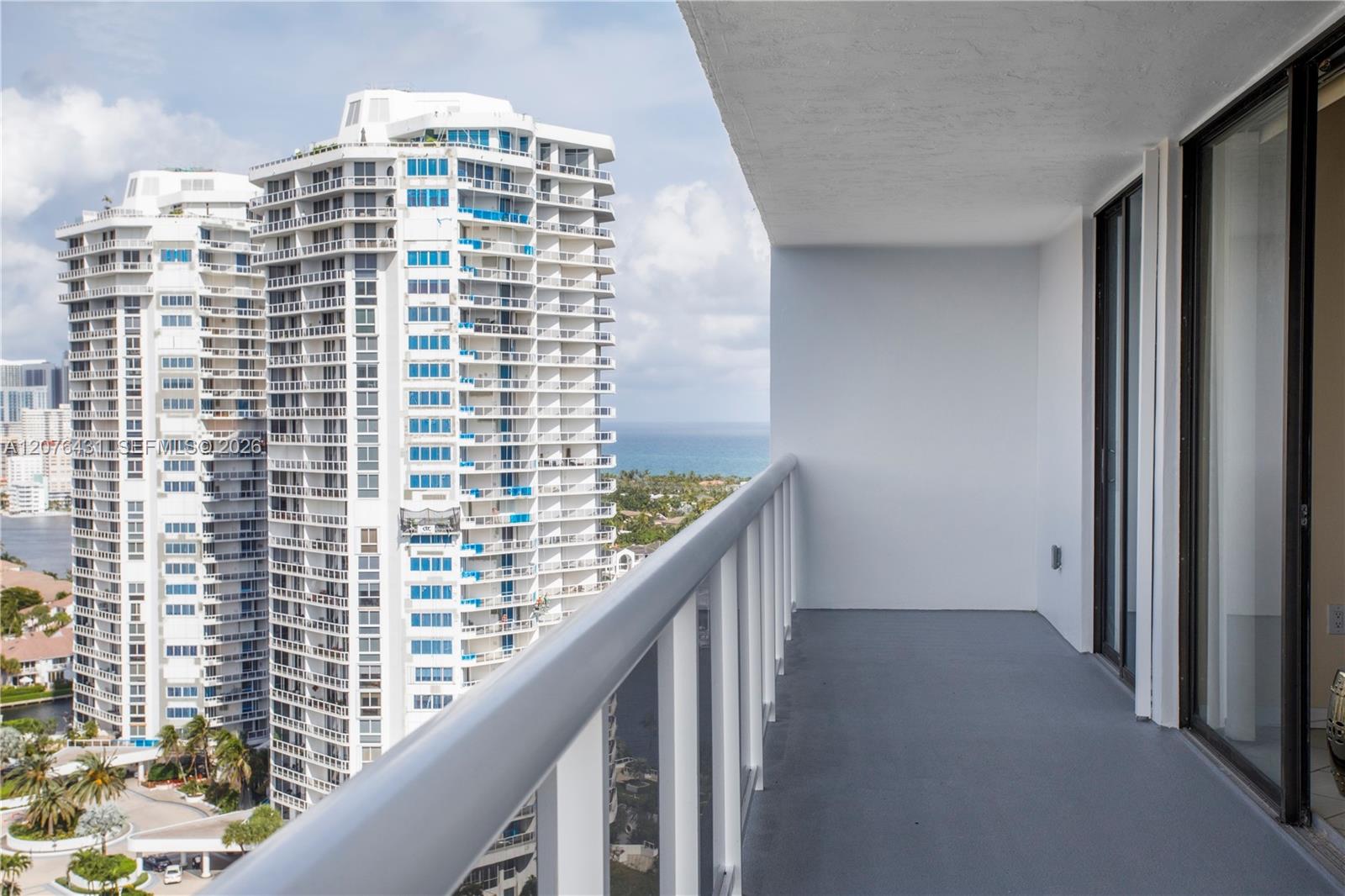 20505 E Country Club Dr # 39 Unit: PH-39