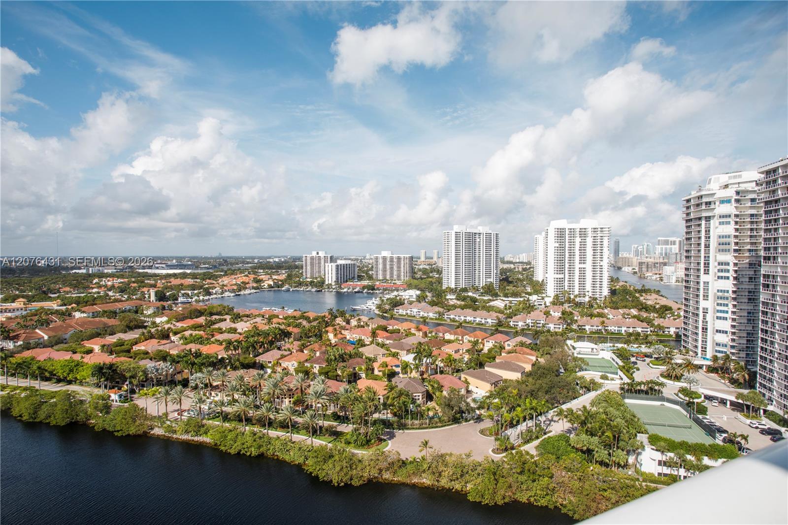 20505 E Country Club Dr # 39 Unit: PH-39