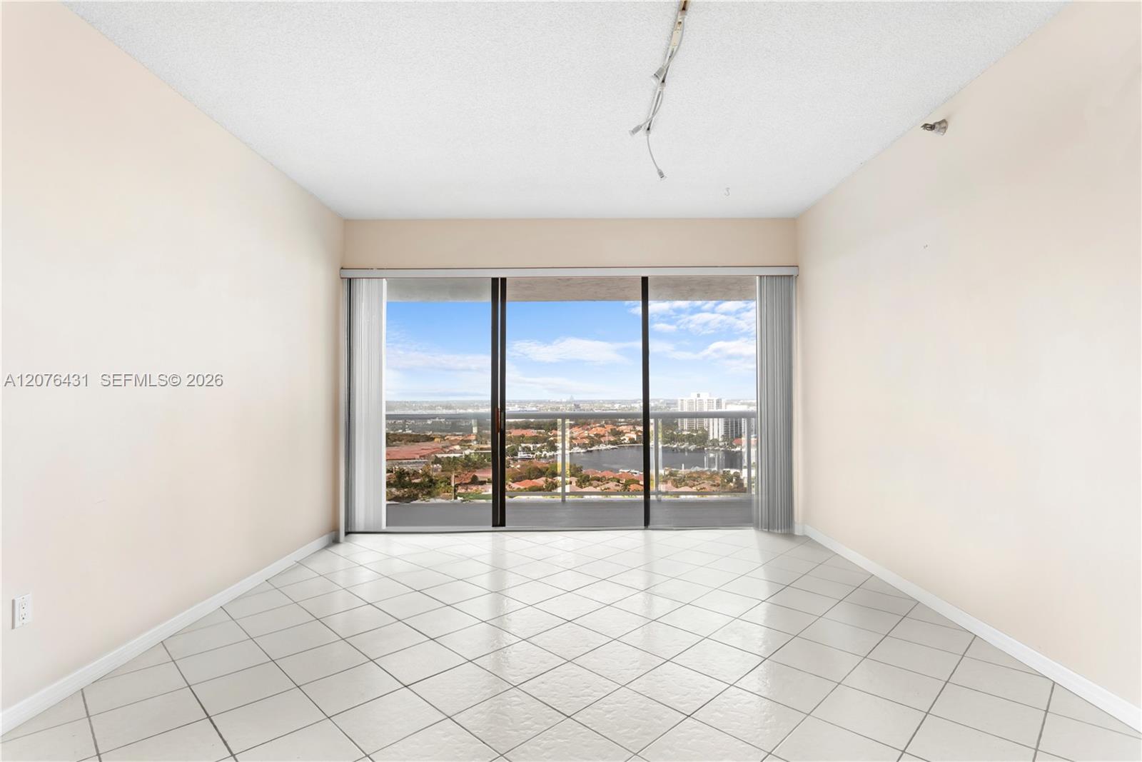 20505 E Country Club Dr # 39 Unit: PH-39