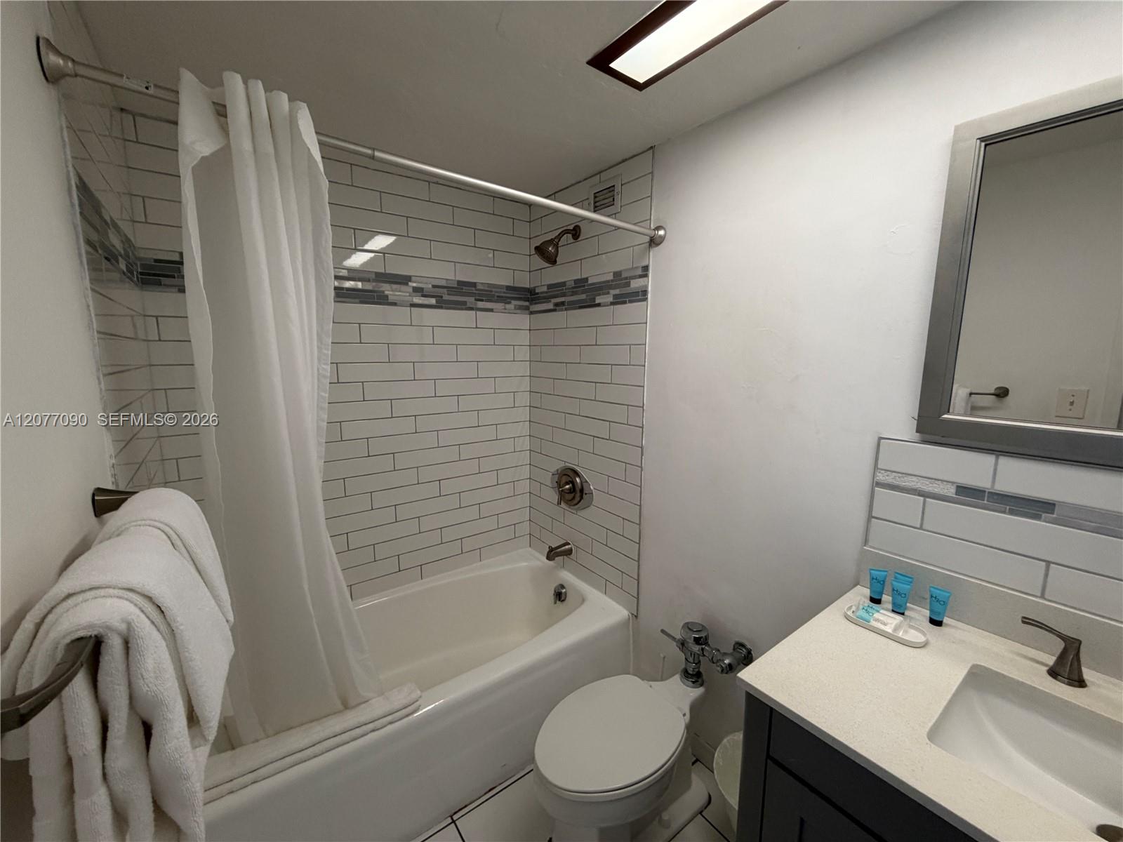 5445 Collins Ave # 729