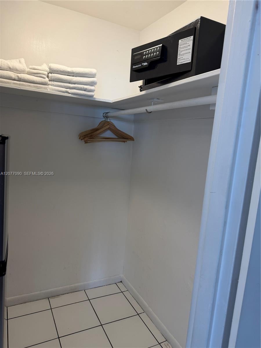 5445 Collins Ave # 729