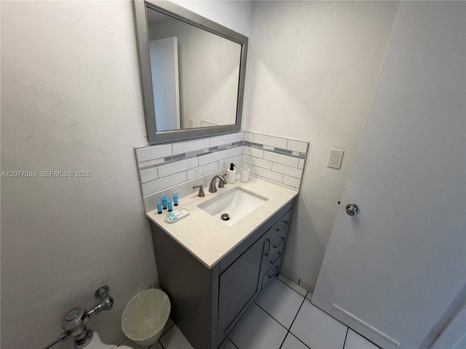 5445 Collins Ave # 729