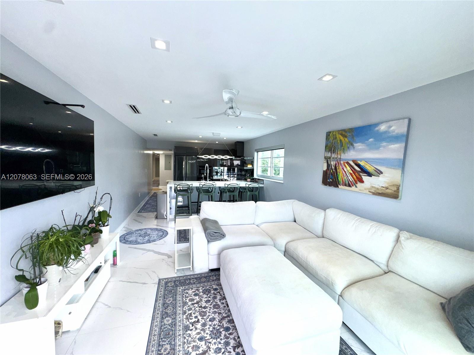 1428 Euclid Ave # 207