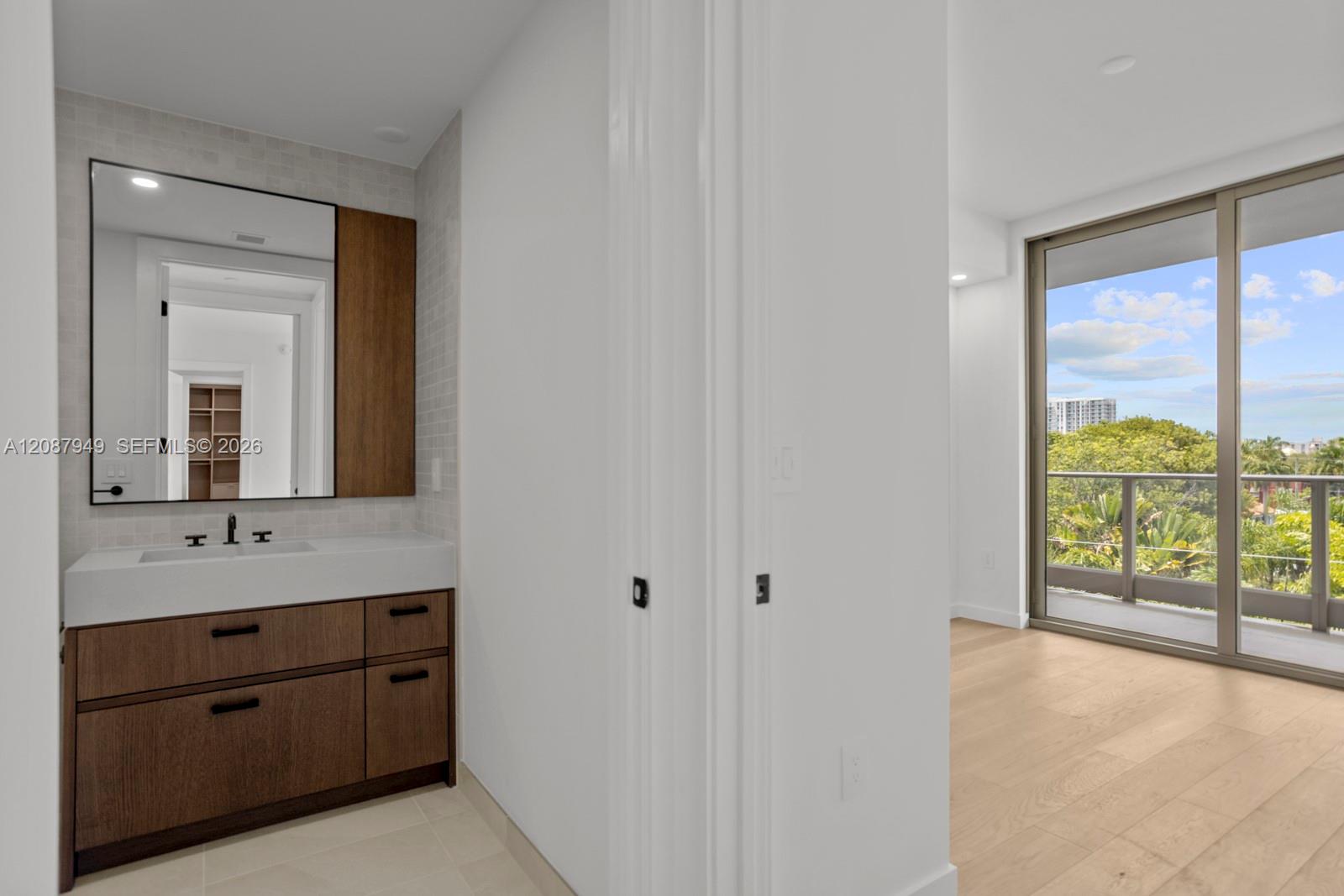 2200 Brickell Ave # 319