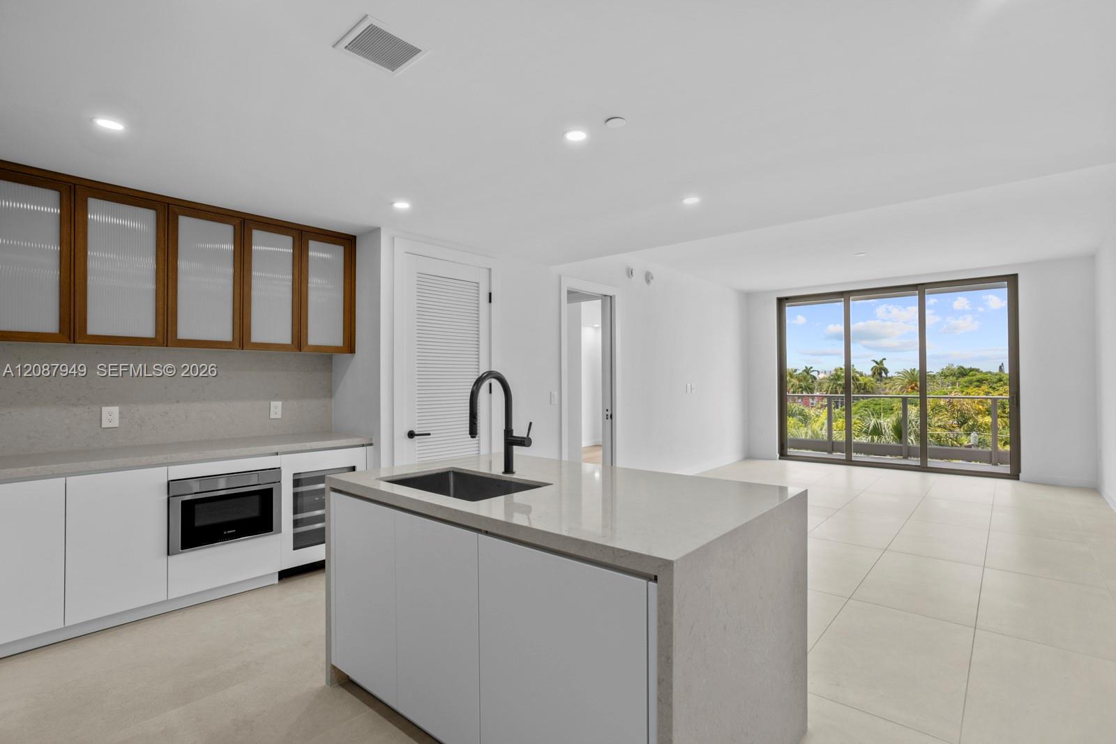 2200 Brickell Ave # 319