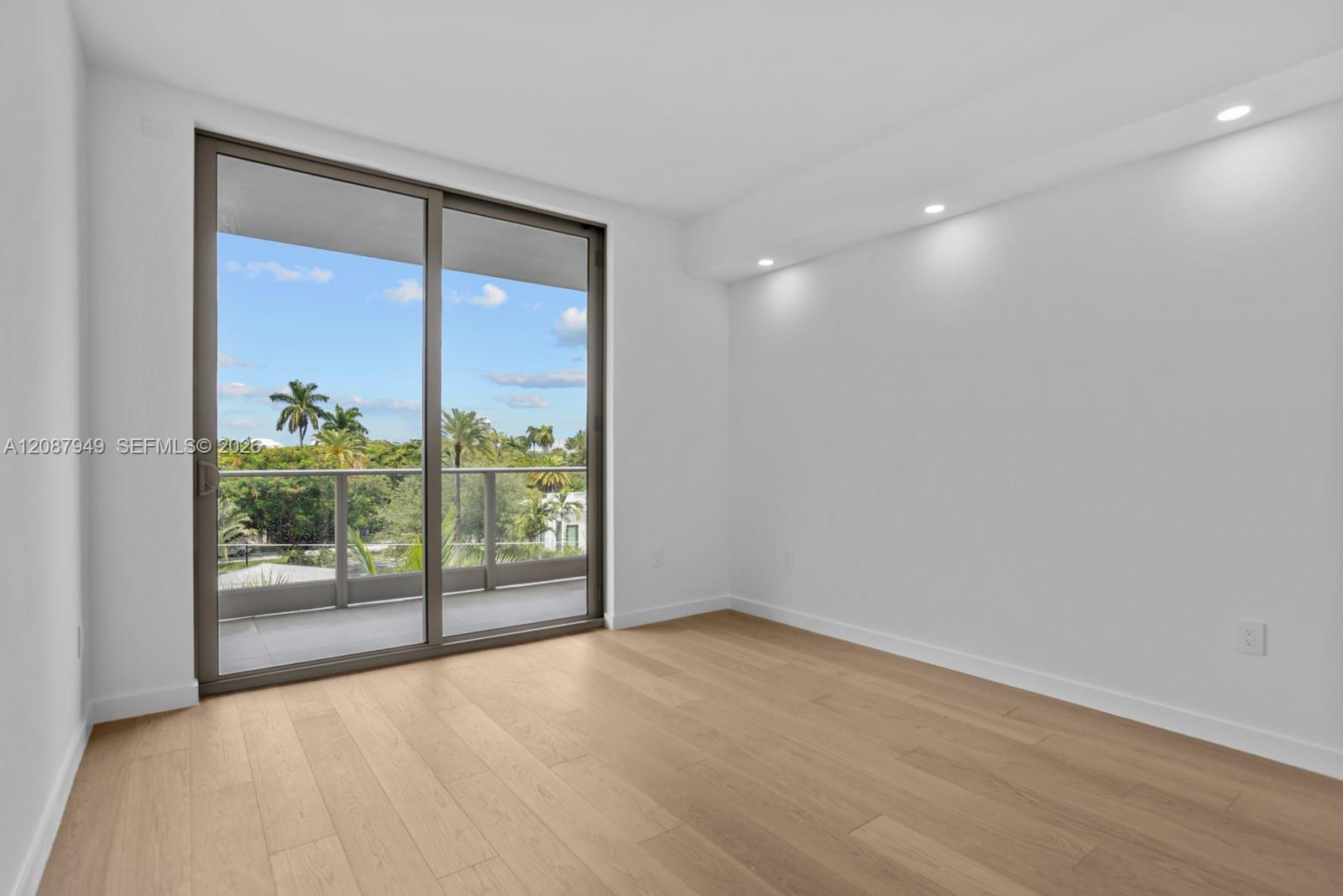 2200 Brickell Ave # 319