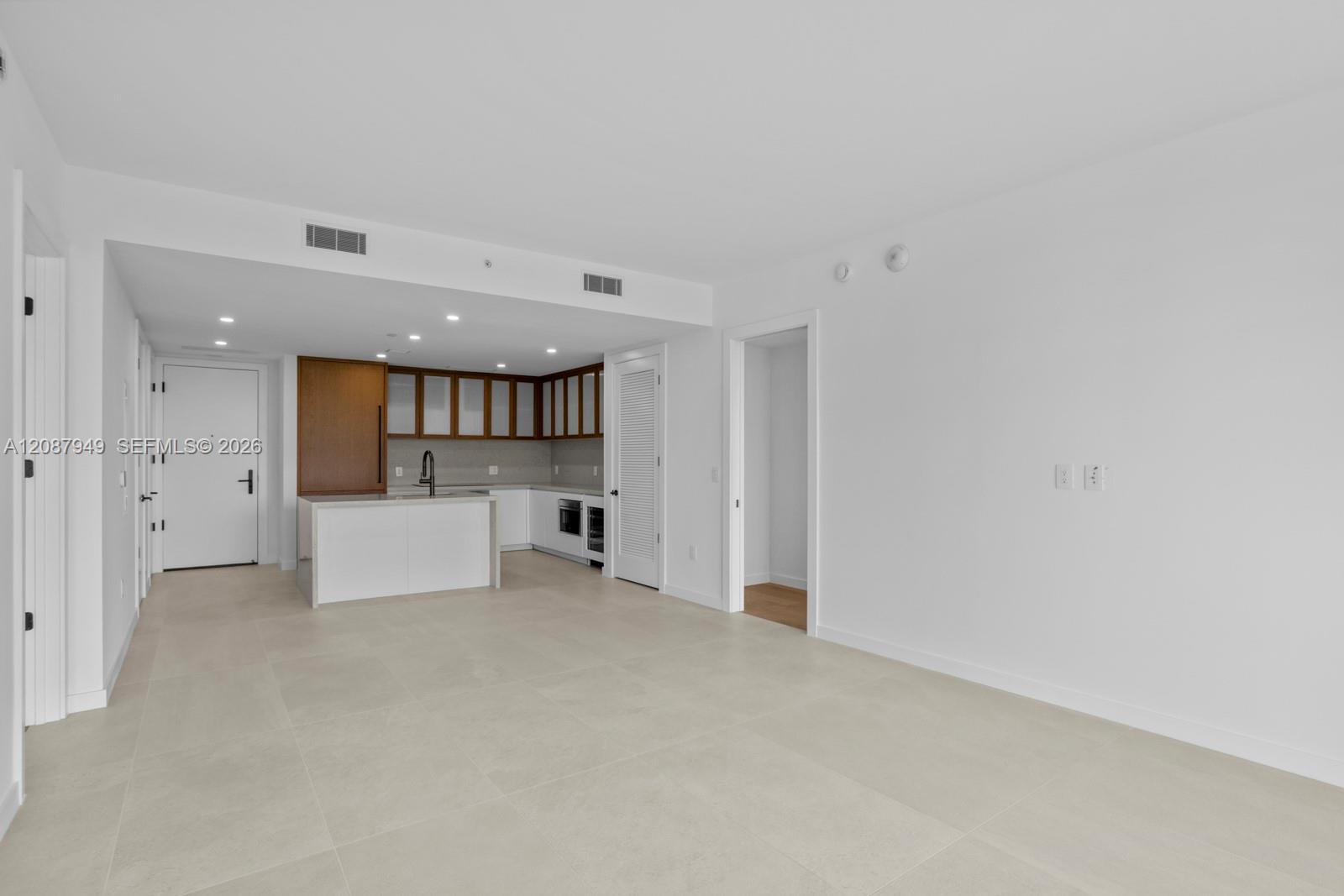 2200 Brickell Ave # 319
