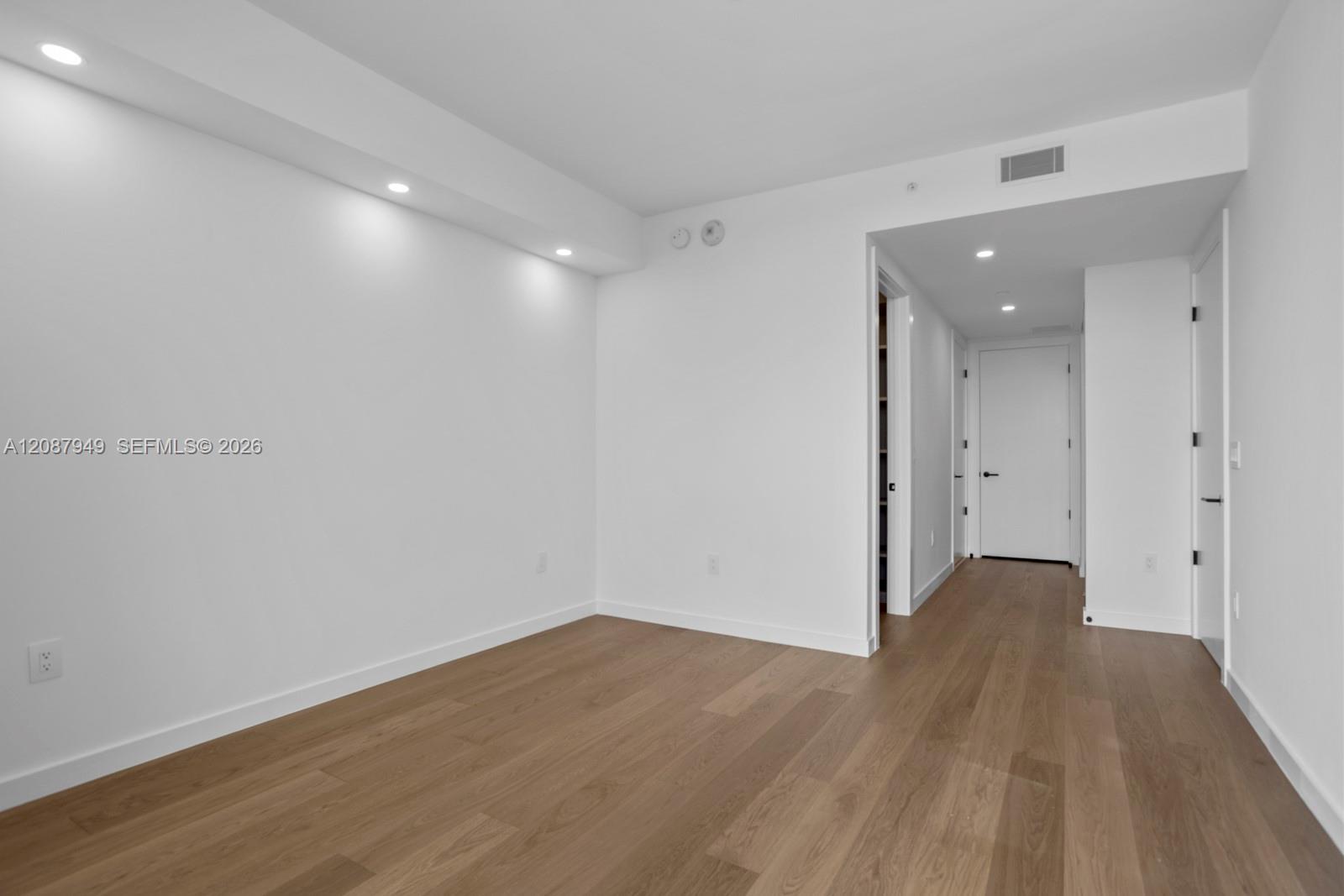 2200 Brickell Ave # 319
