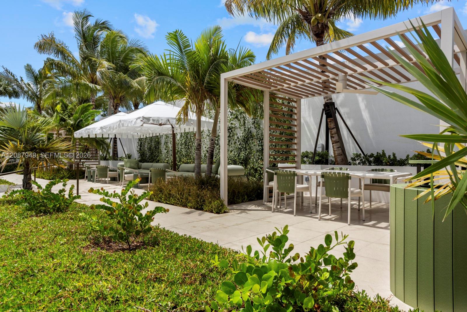 2200 Brickell Ave # 319