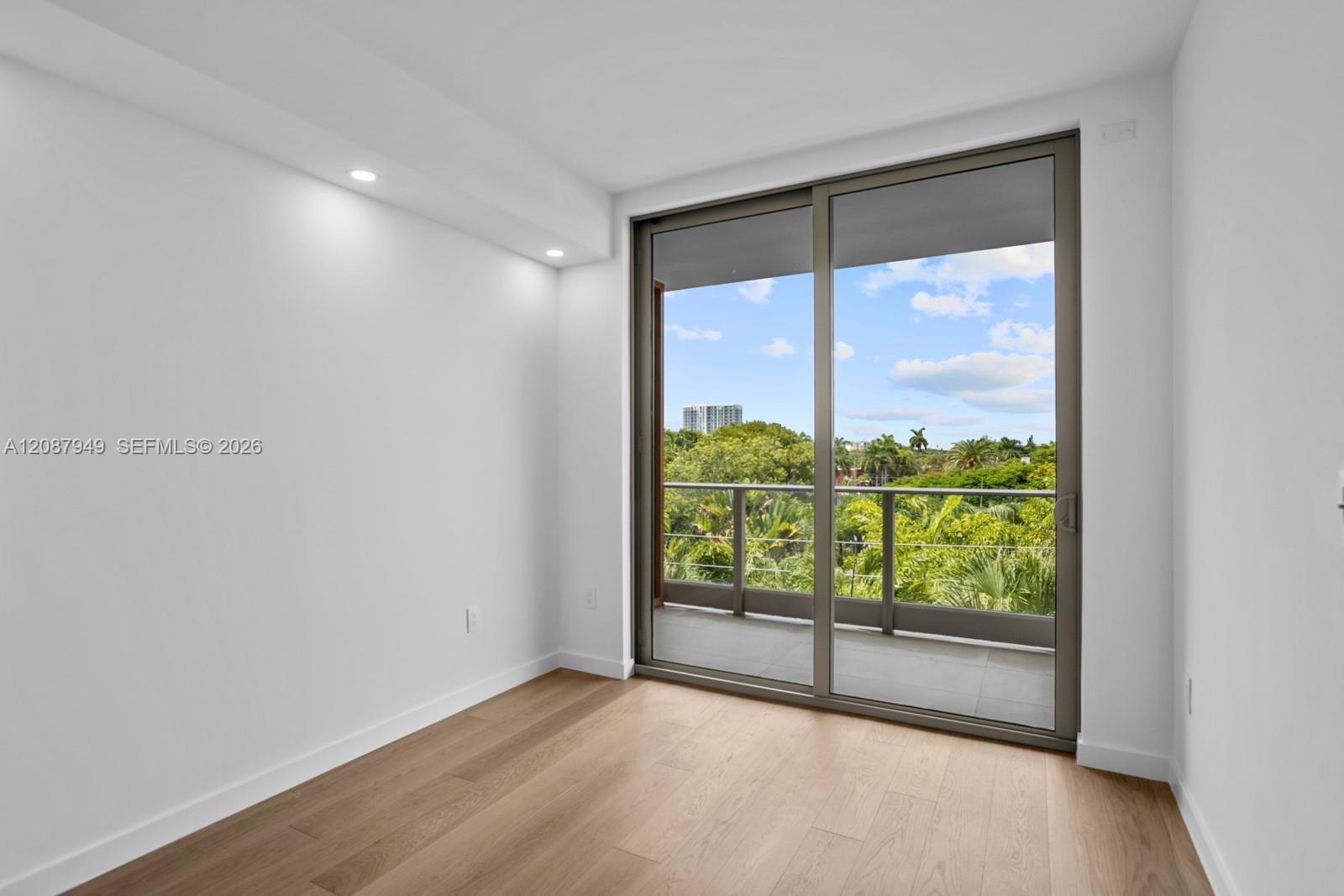 2200 Brickell Ave # 319