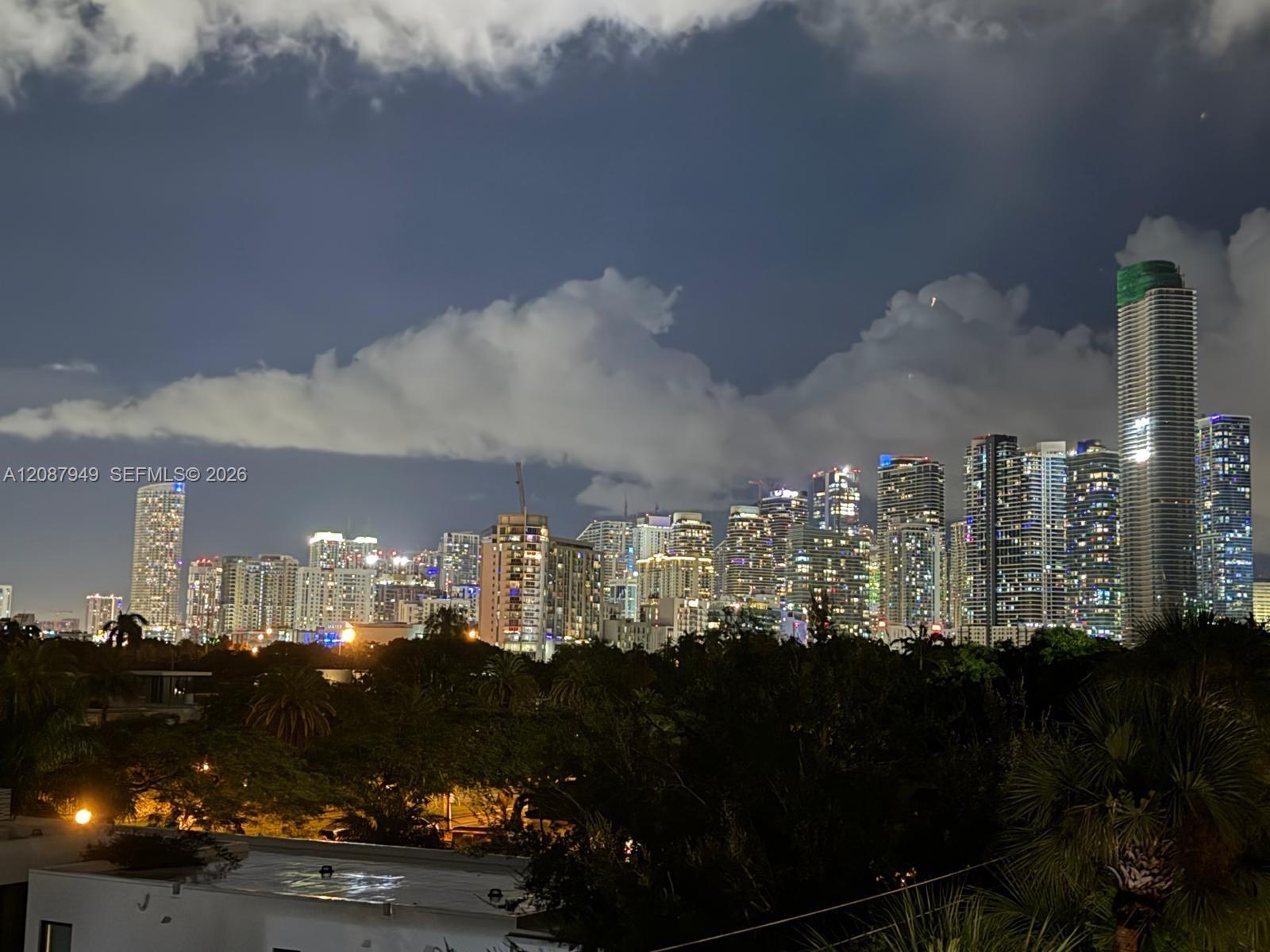 2200 Brickell Ave # 319