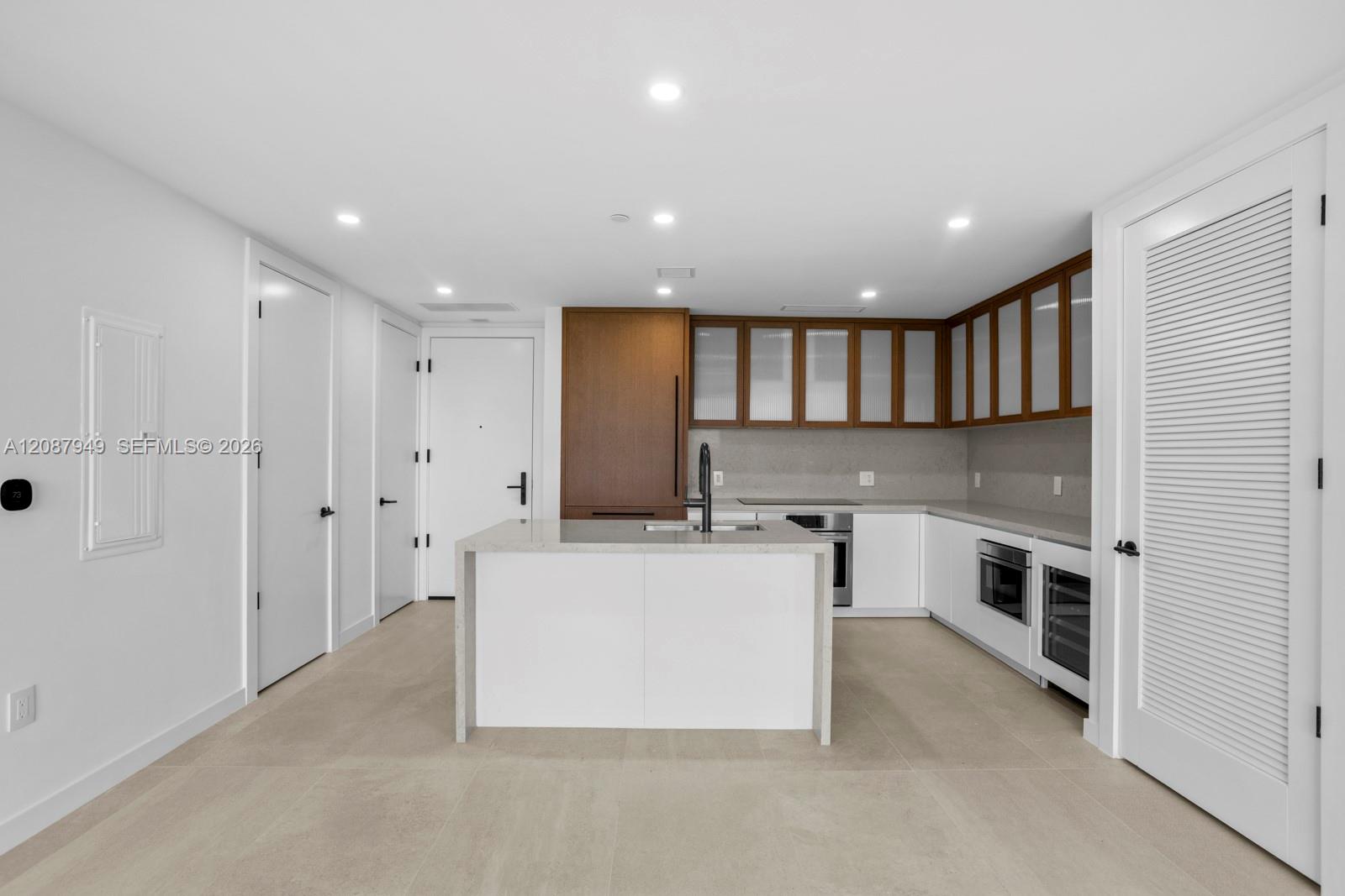 2200 Brickell Ave # 319