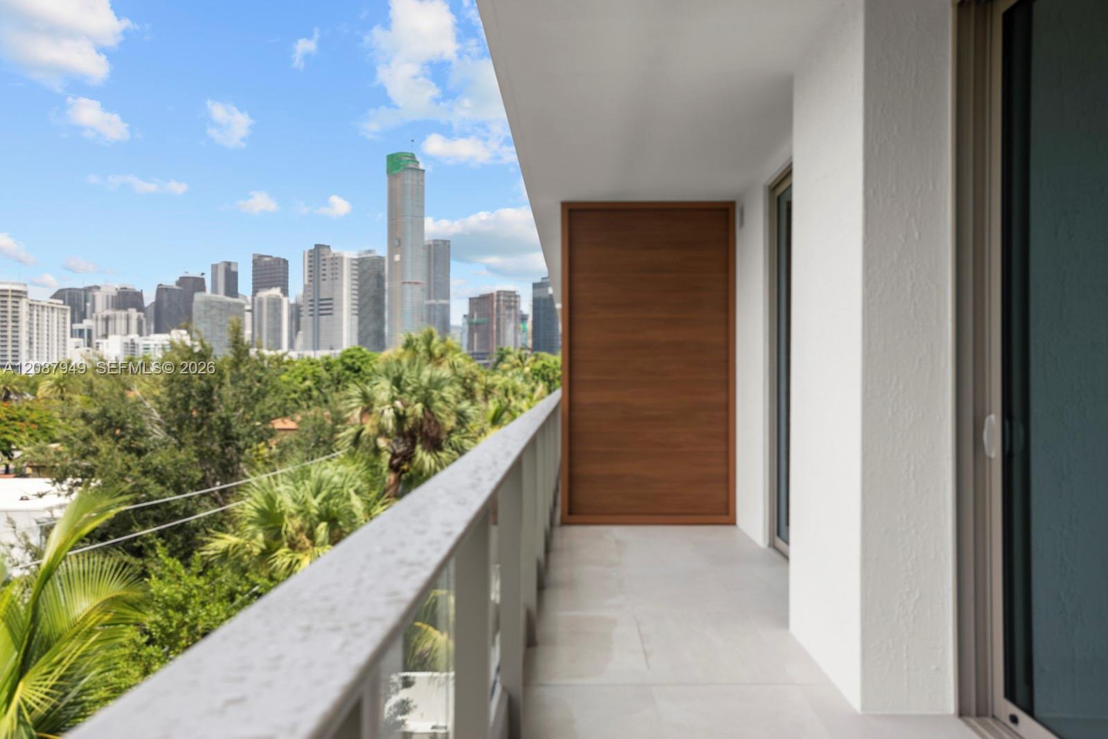 2200 Brickell Ave # 319