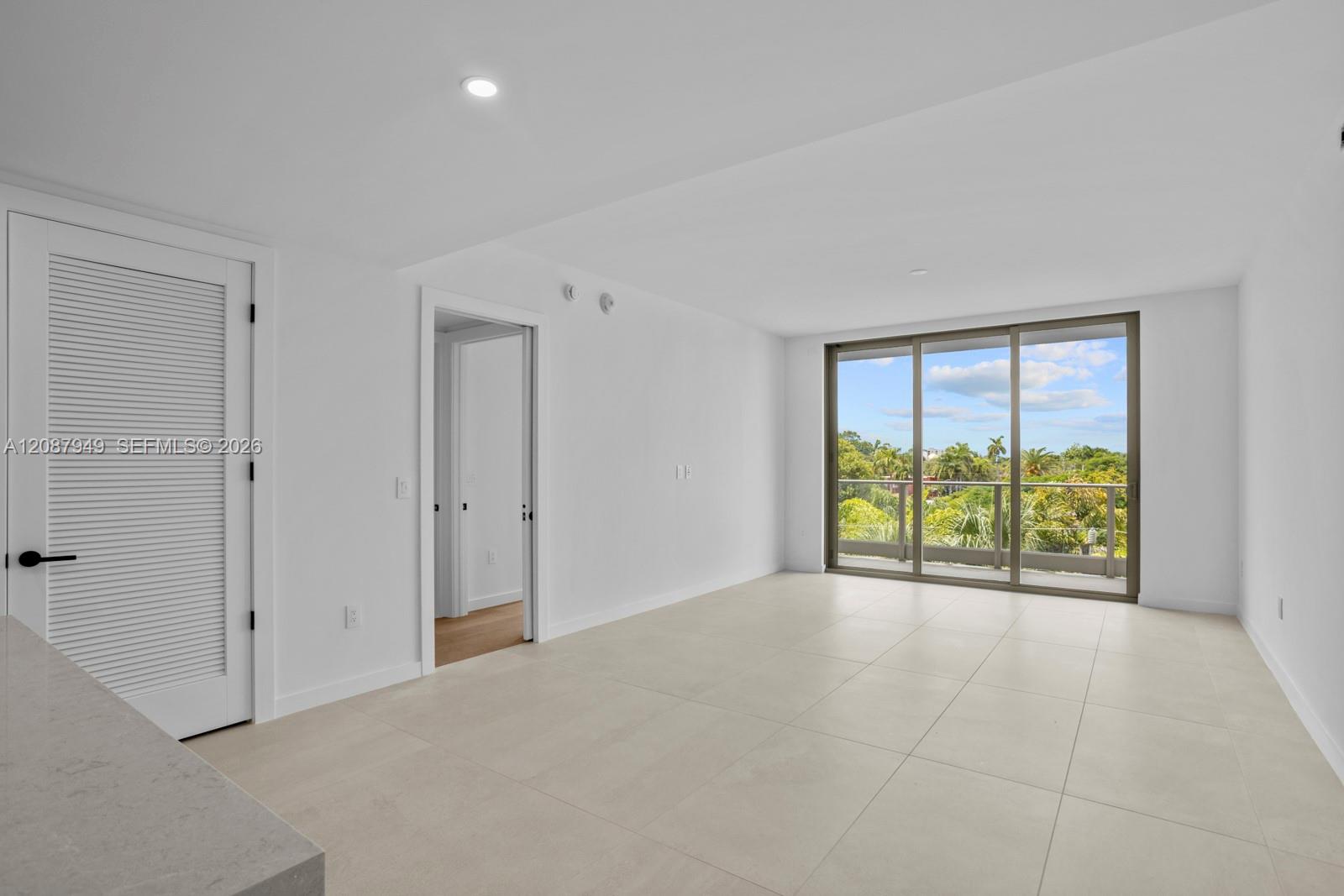 2200 Brickell Ave # 319
