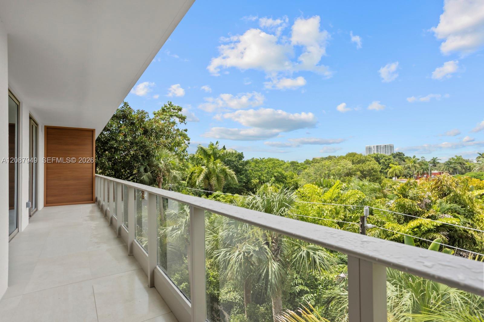 2200 Brickell Ave # 319