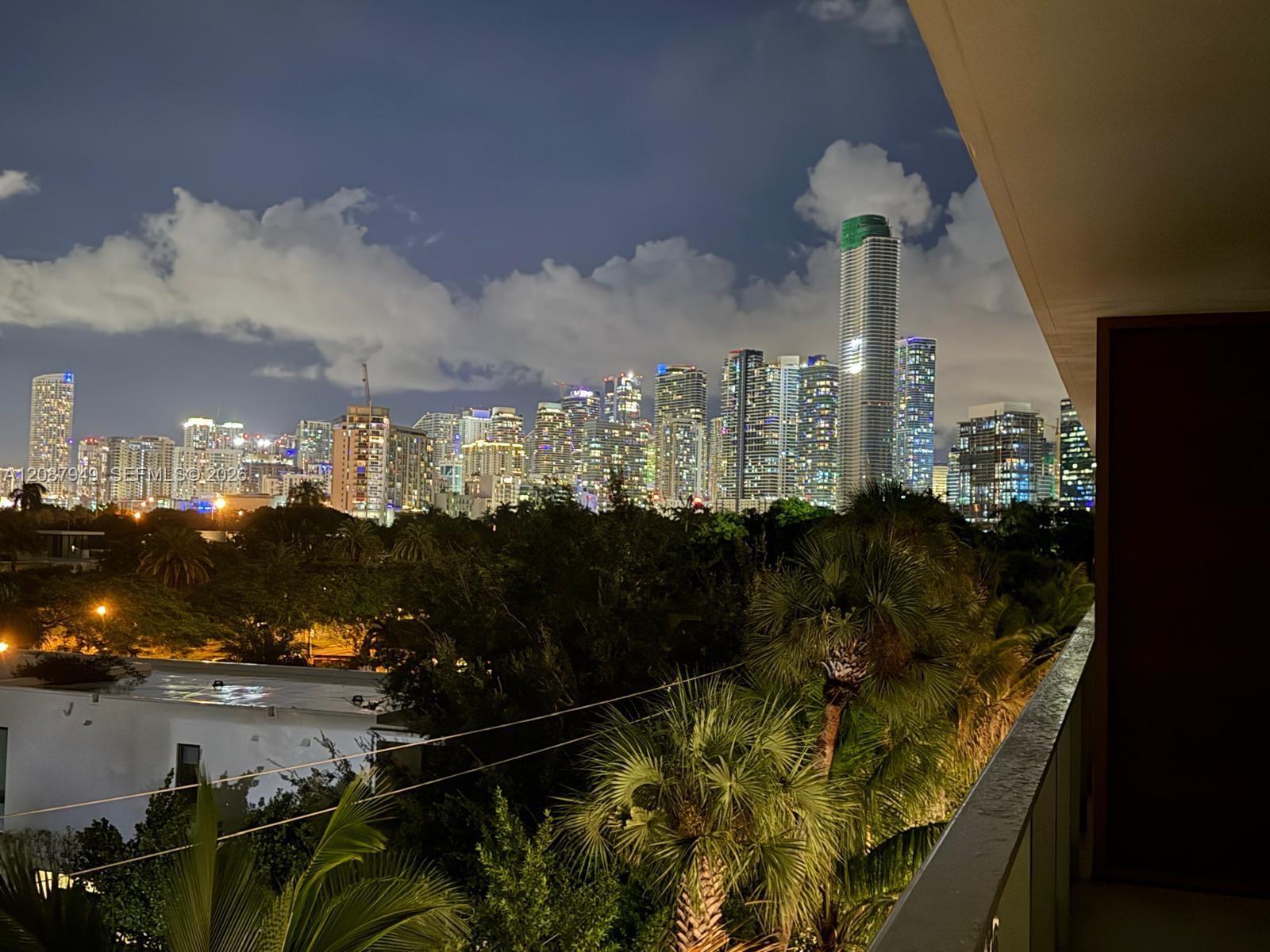2200 Brickell Ave # 319
