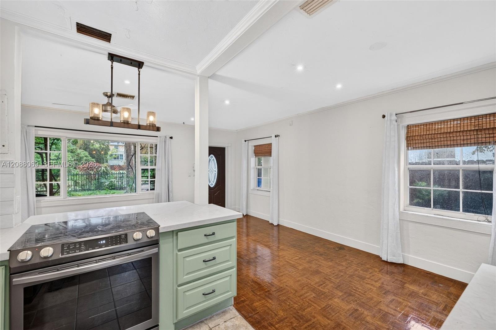 320 SW 12th Ave