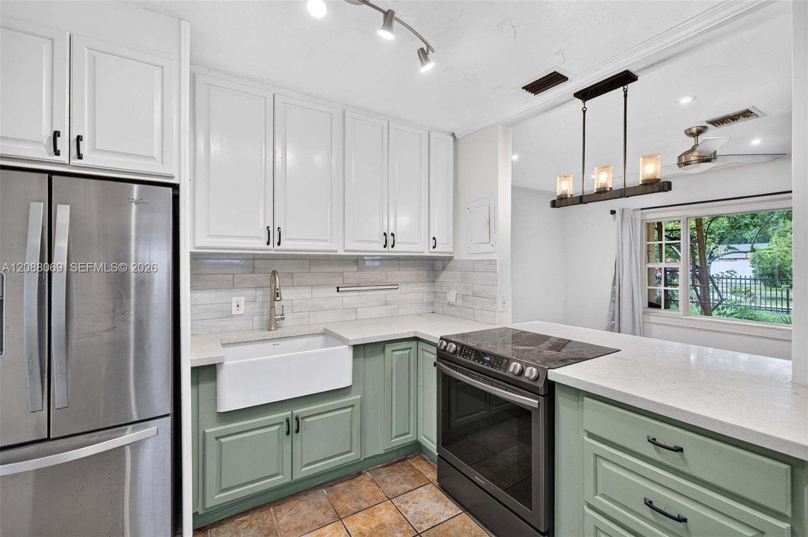 320 SW 12th Ave