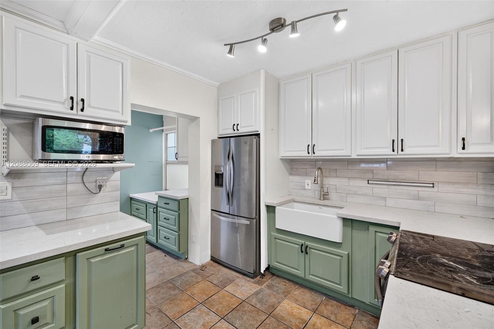 320 SW 12th Ave