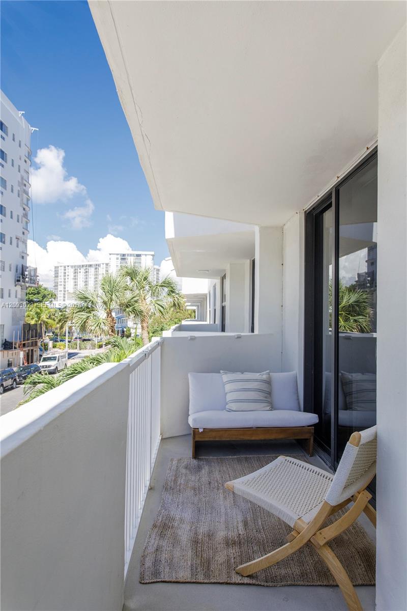 4301 Collins Ave # 207