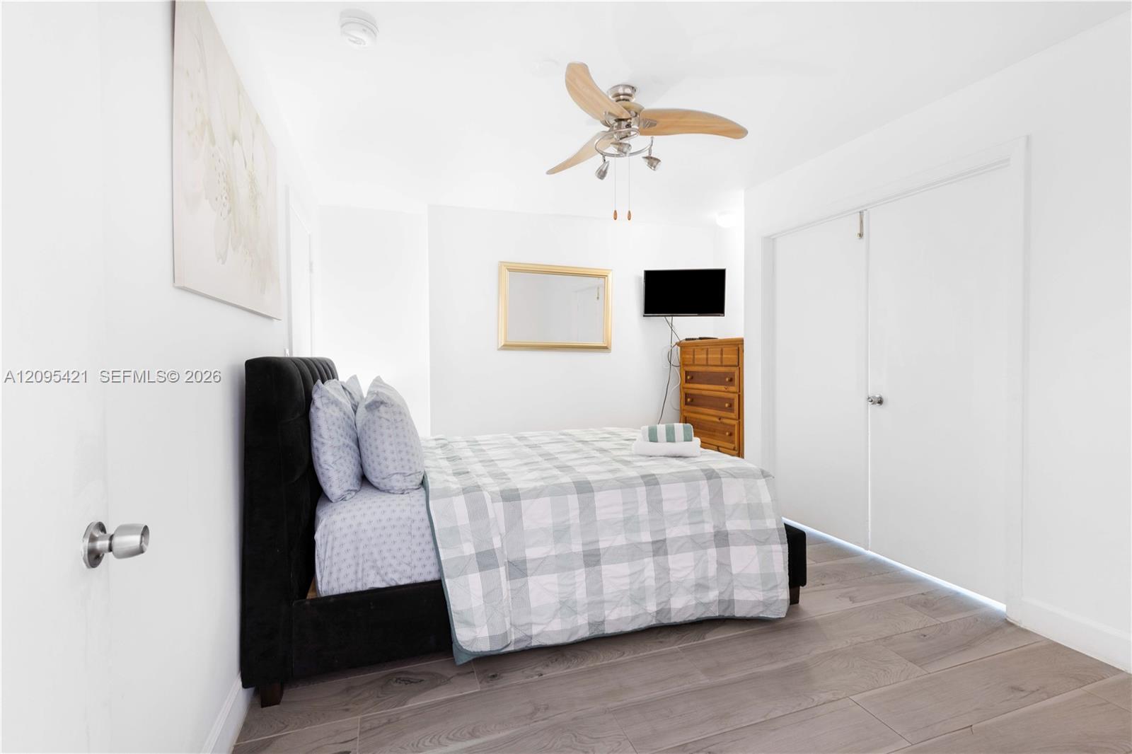 5445 Collins Ave Unit: BAY12