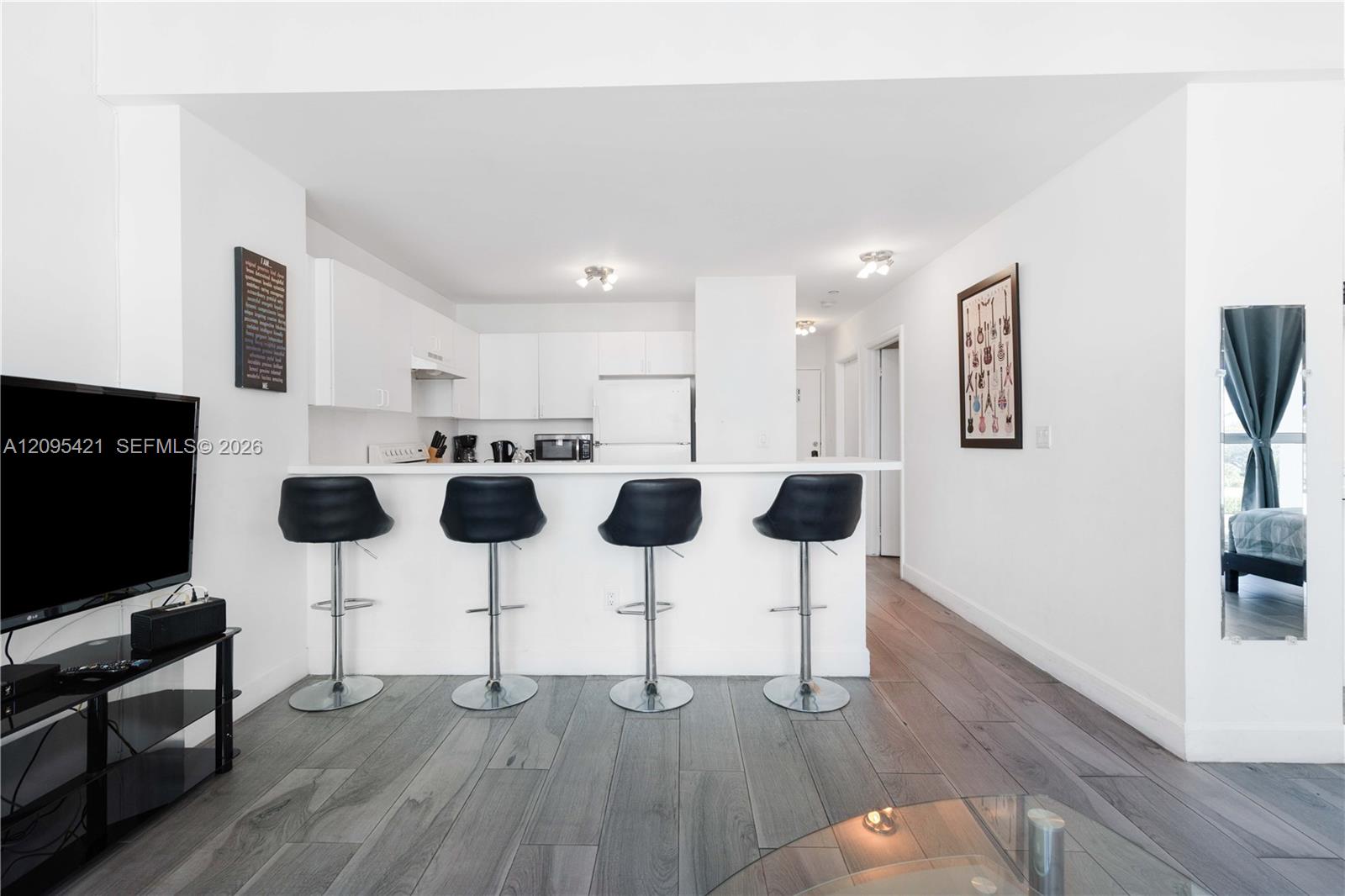 5445 Collins Ave Unit: BAY12