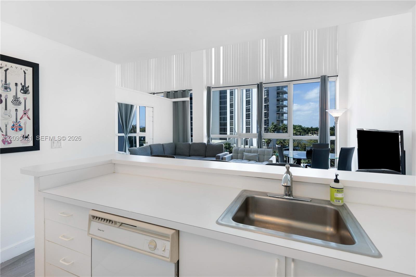 5445 Collins Ave Unit: BAY12