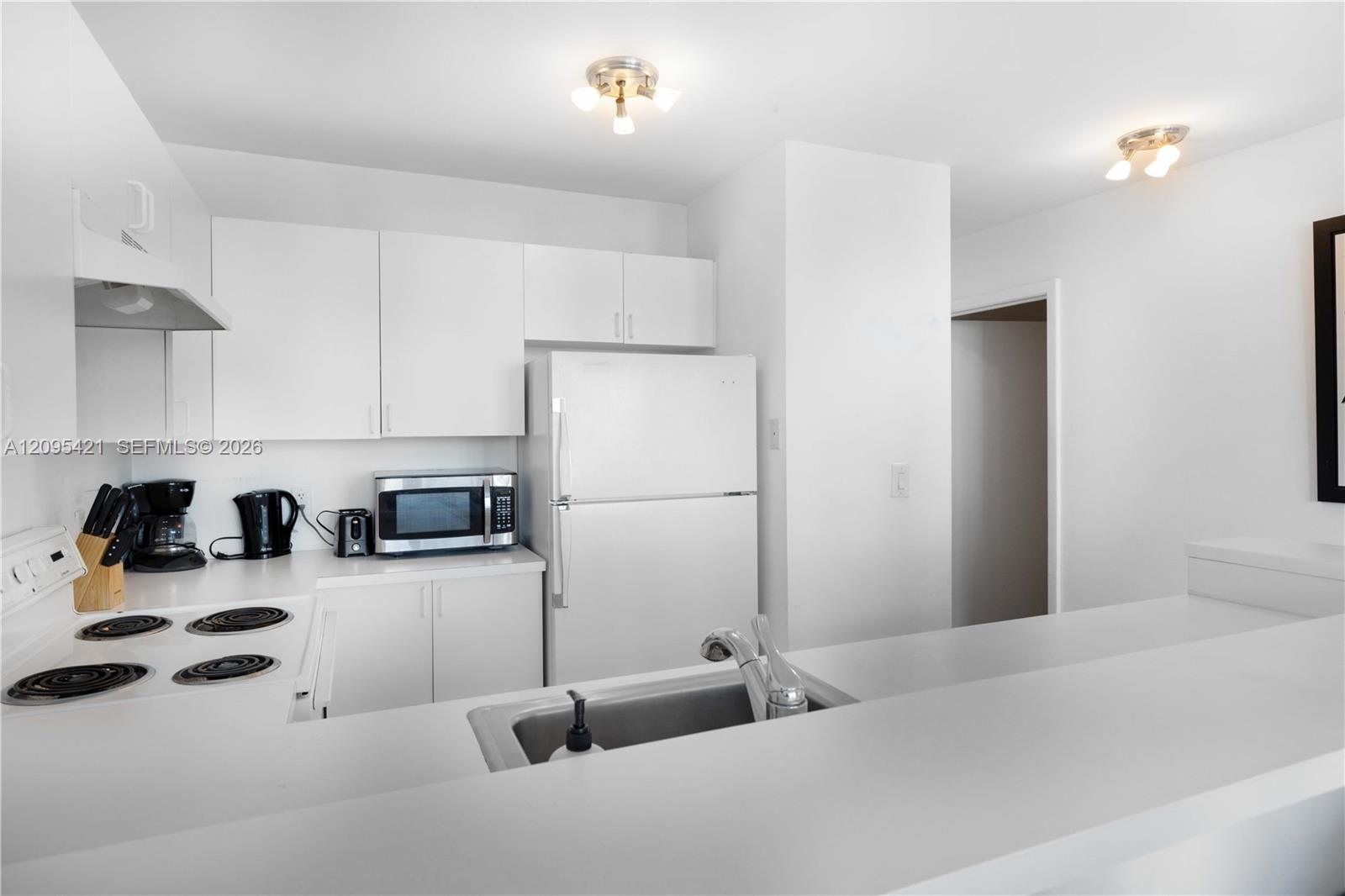 5445 Collins Ave Unit: BAY12