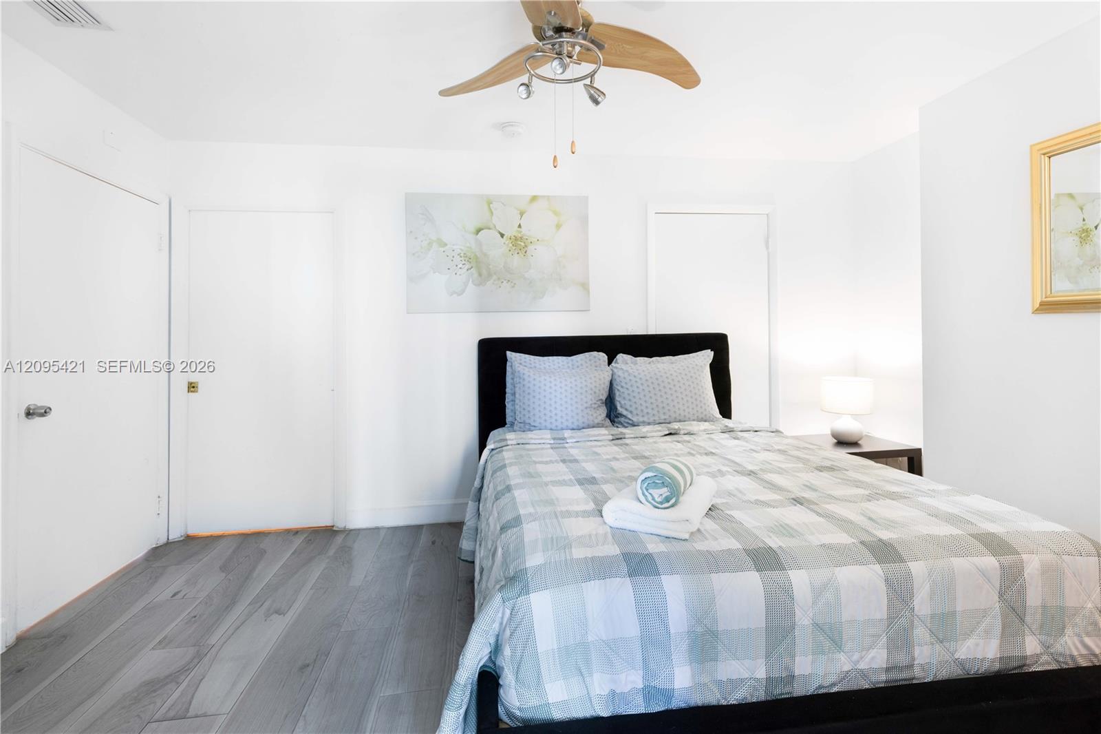 5445 Collins Ave Unit: BAY12