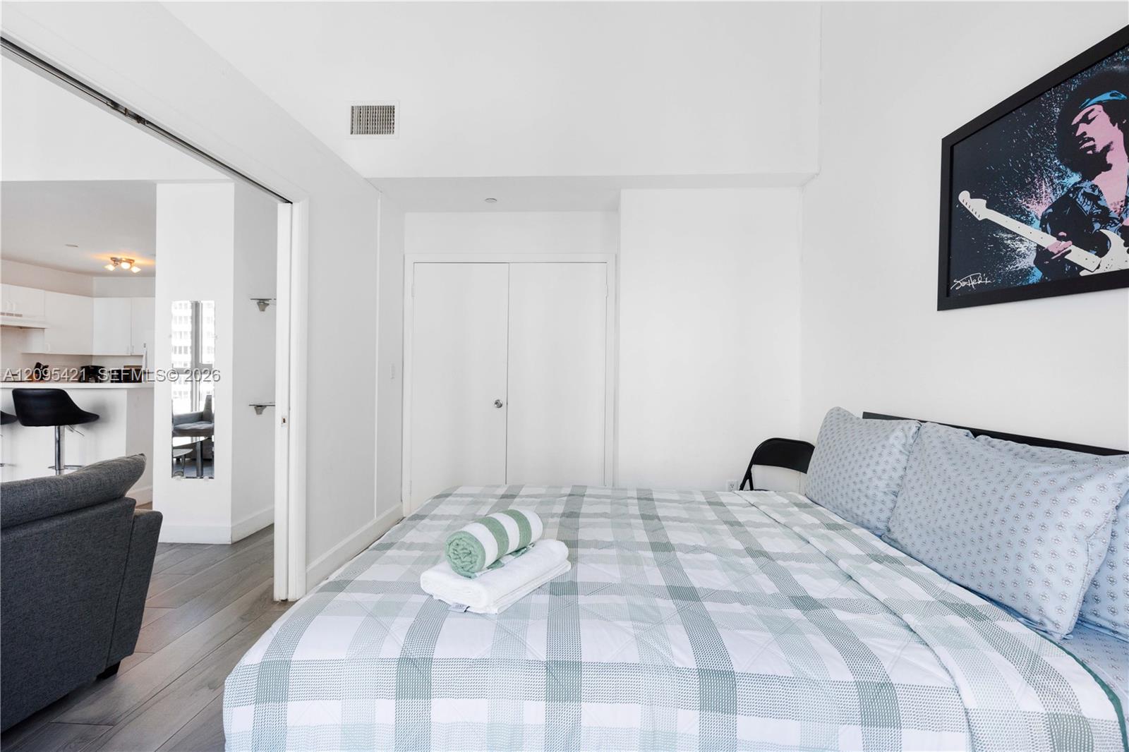 5445 Collins Ave Unit: BAY12