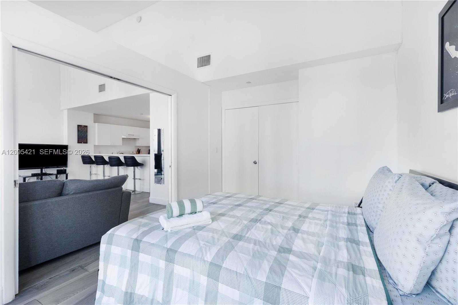 5445 Collins Ave Unit: BAY12