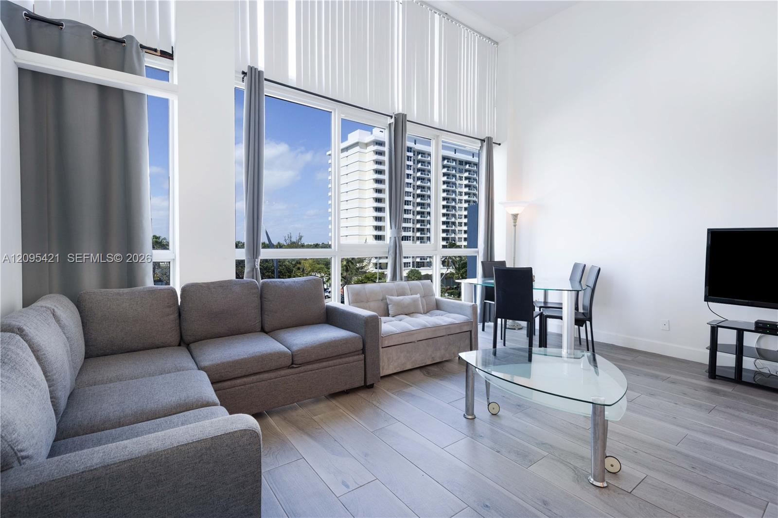 5445 Collins Ave Unit: BAY12