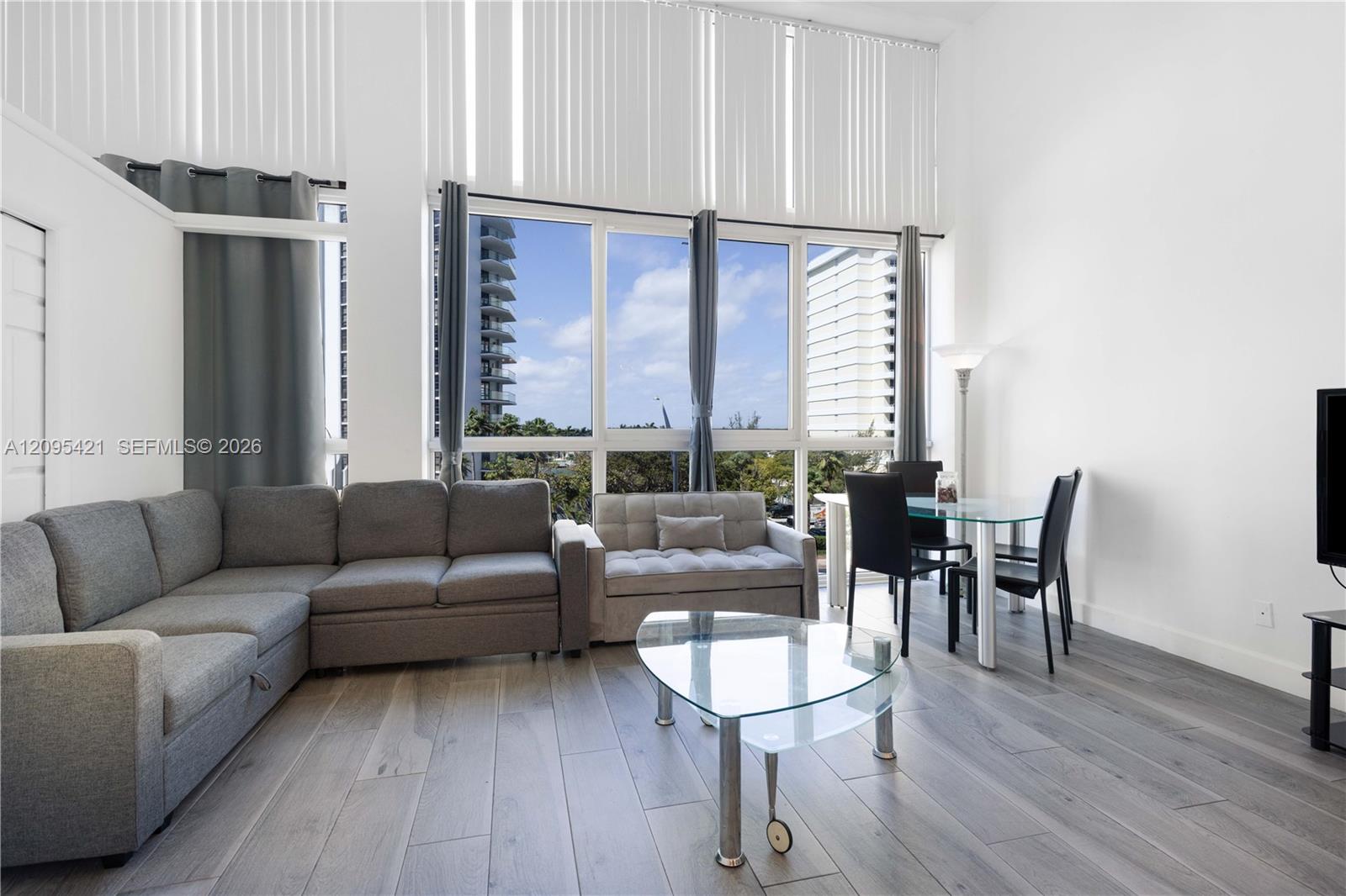 5445 Collins Ave Unit: BAY12
