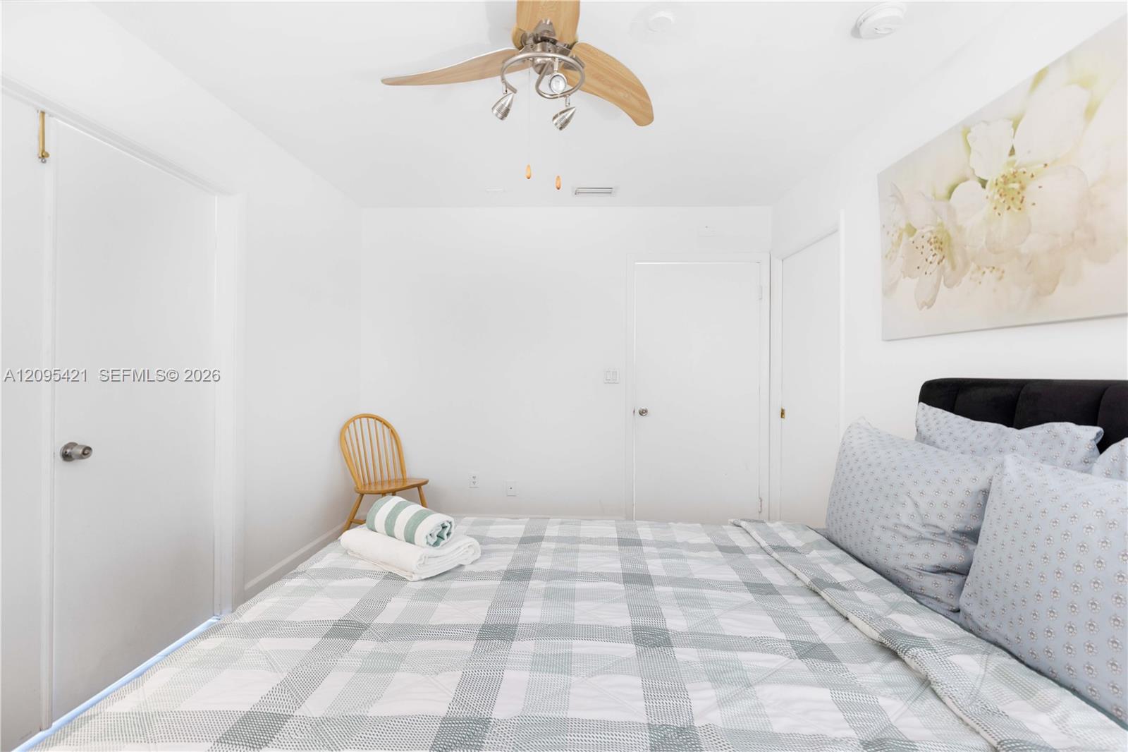 5445 Collins Ave Unit: BAY12