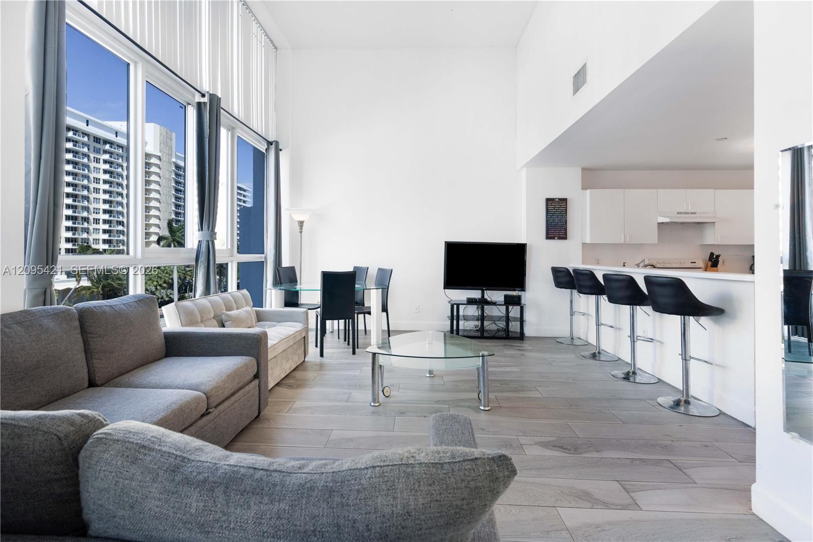 5445 Collins Ave Unit: BAY12
