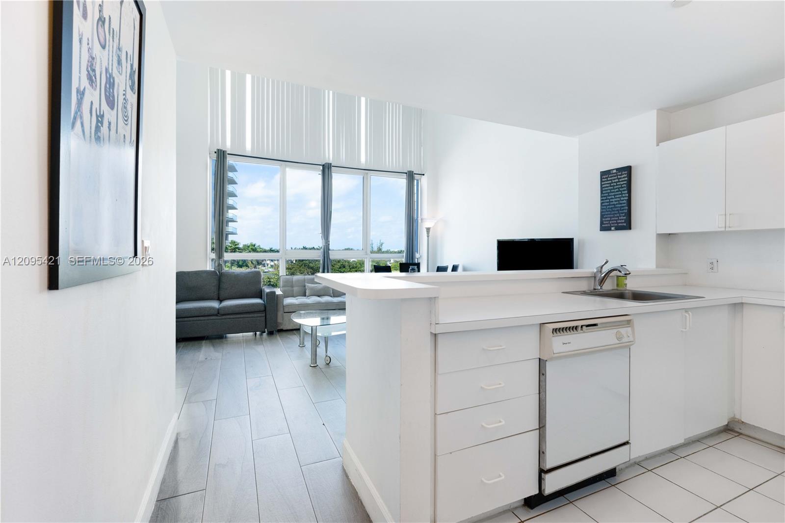 5445 Collins Ave Unit: BAY12