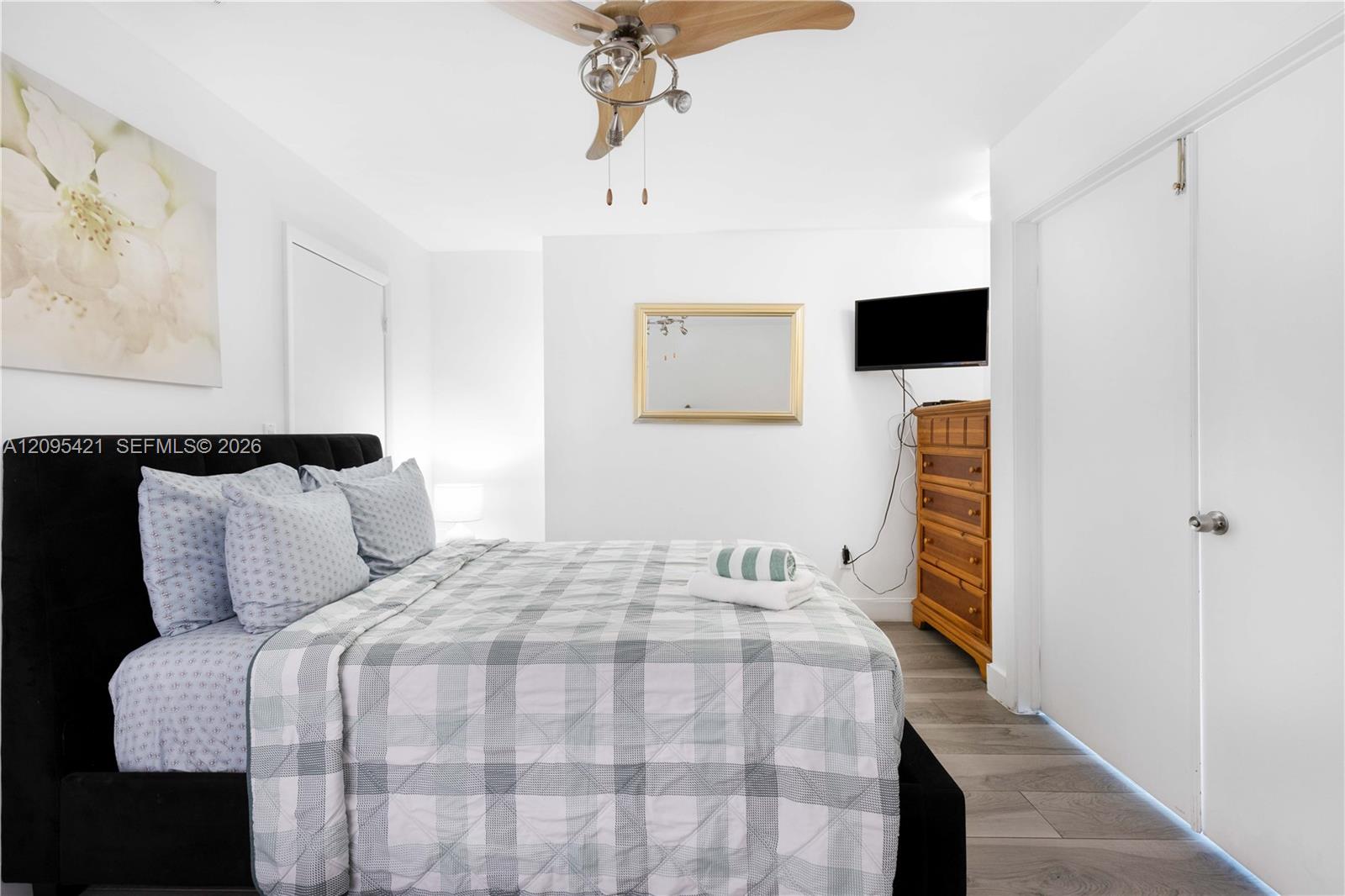 5445 Collins Ave Unit: BAY12