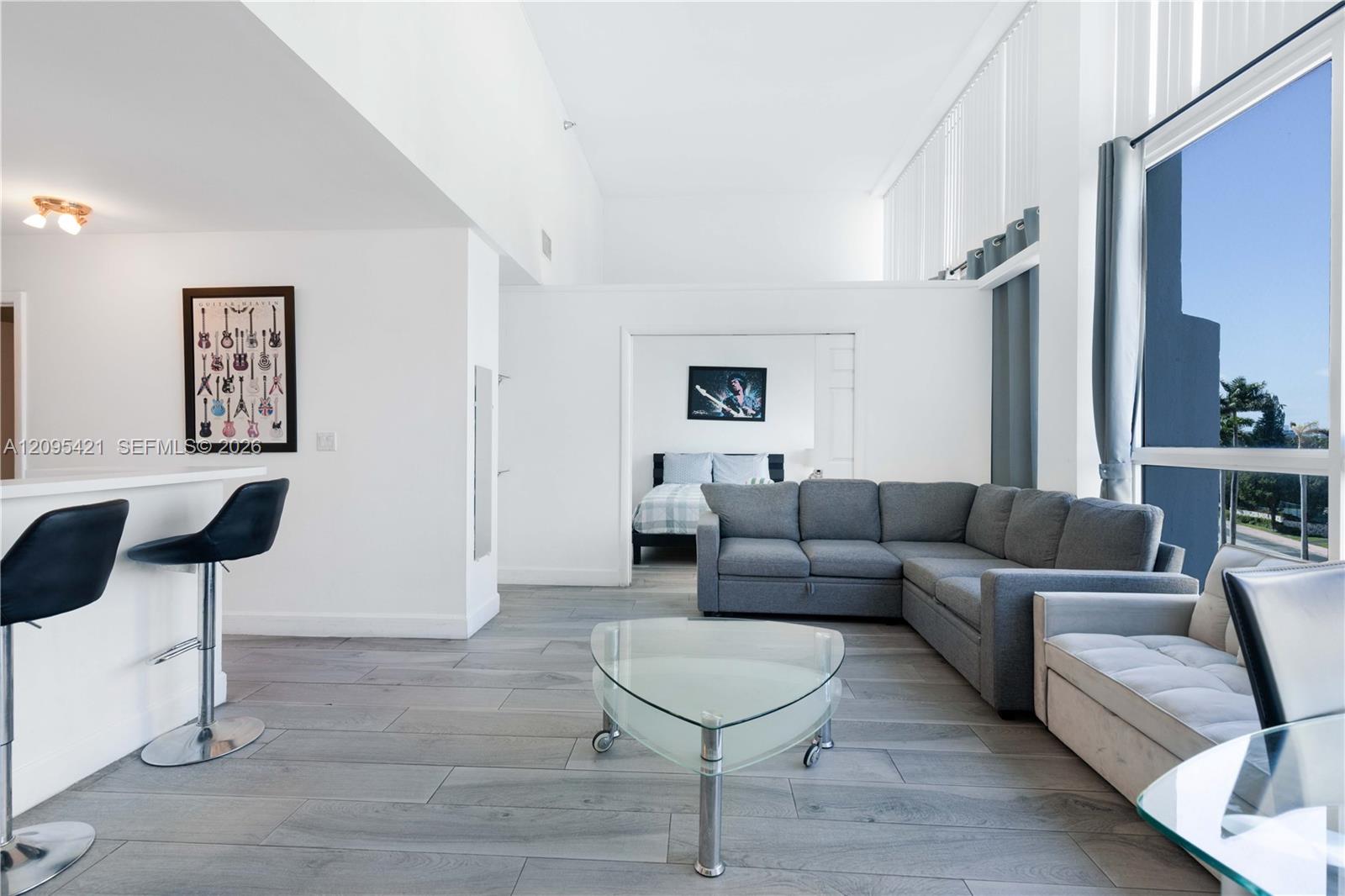 5445 Collins Ave Unit: BAY12